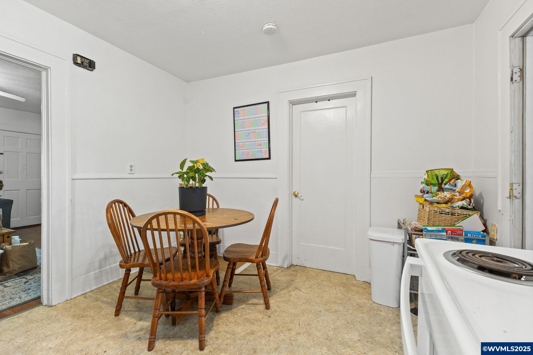 221 NW 21st St