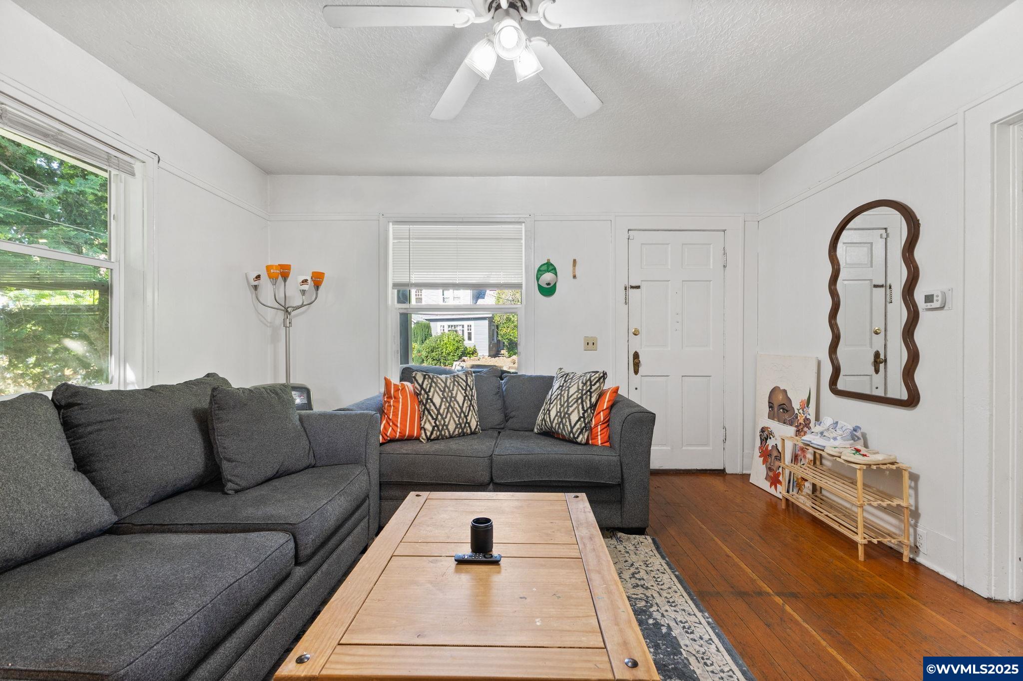 221 NW 21st St