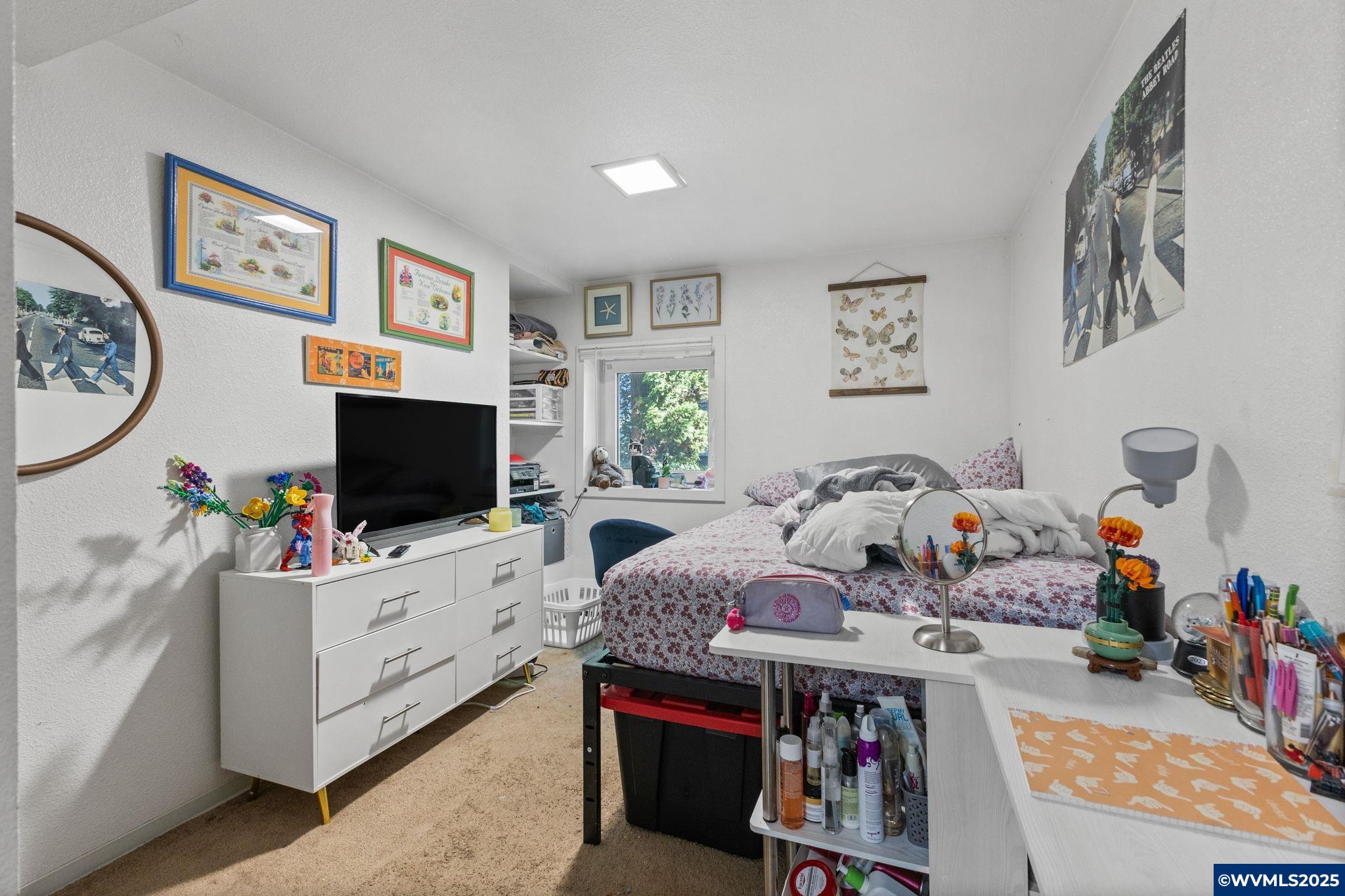 221 NW 21st St