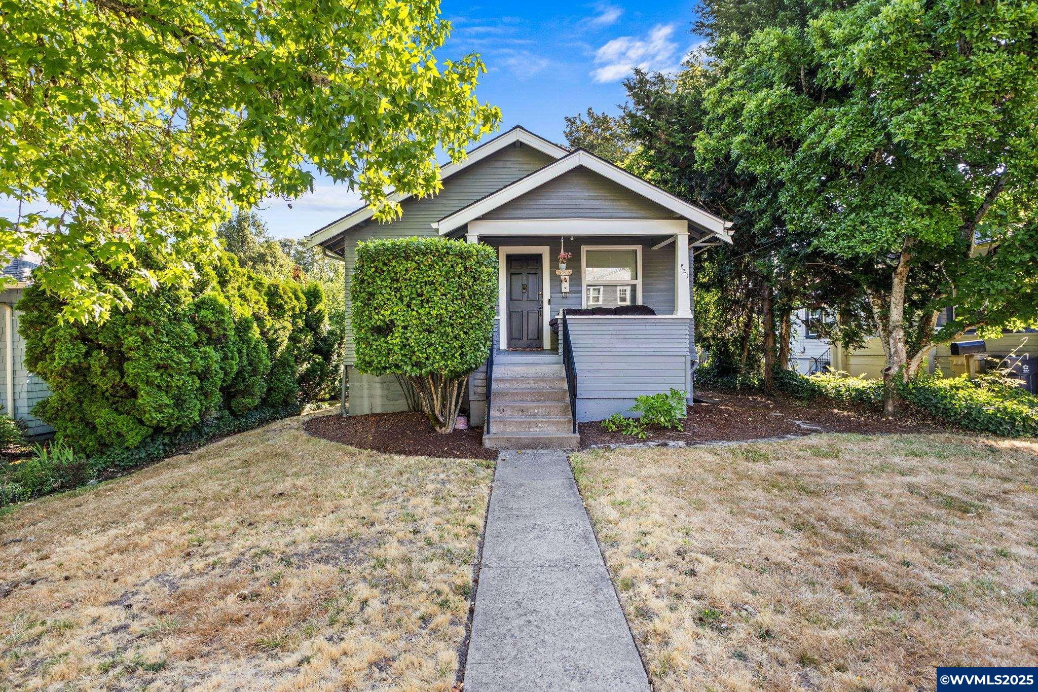 221 NW 21st St