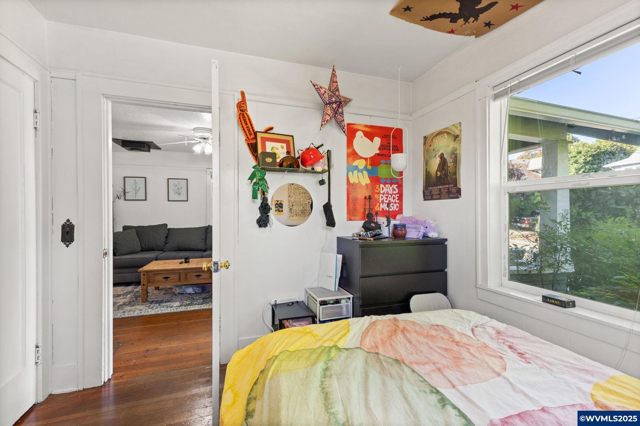 221 NW 21st St