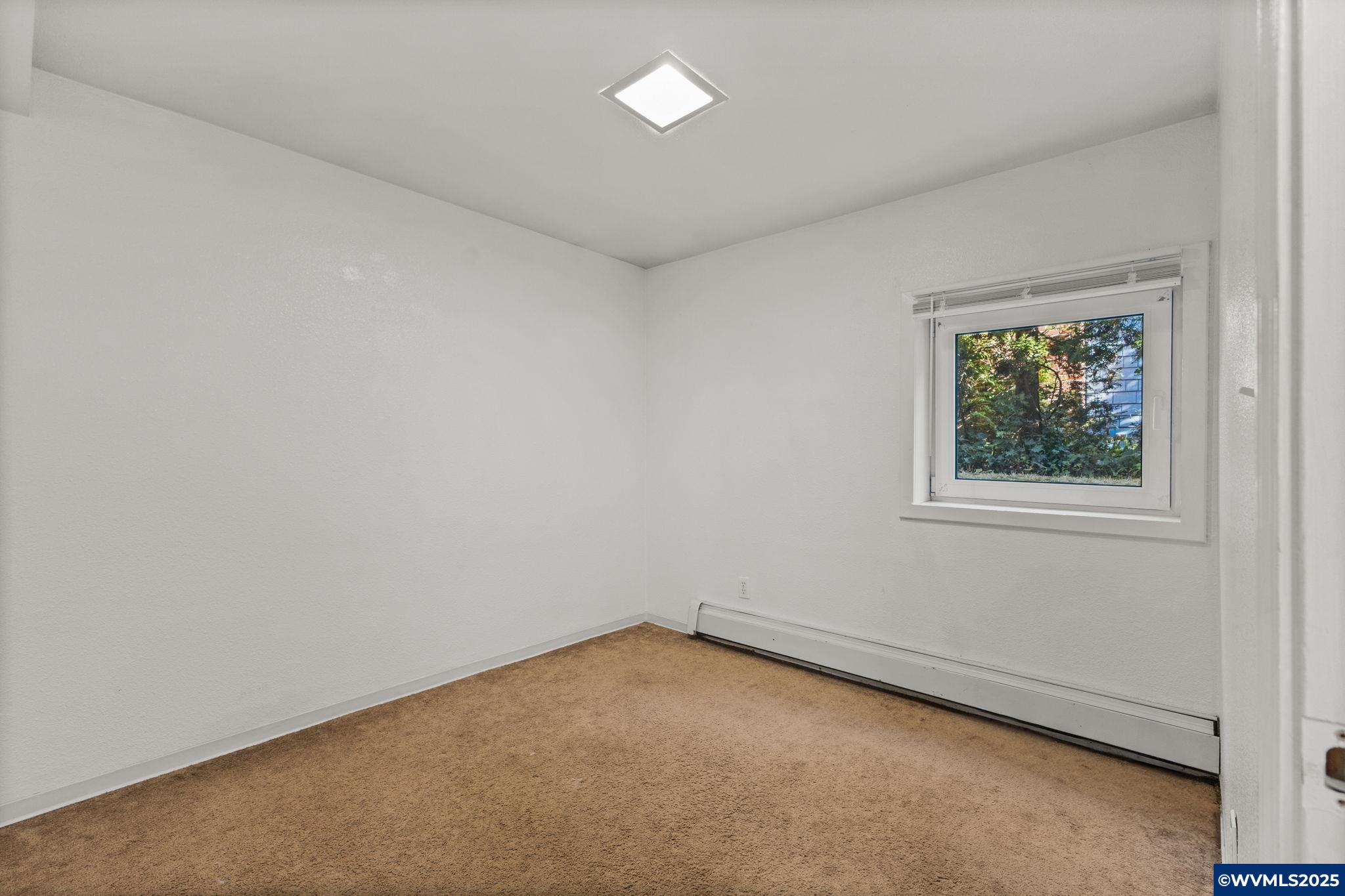 221 NW 21st St