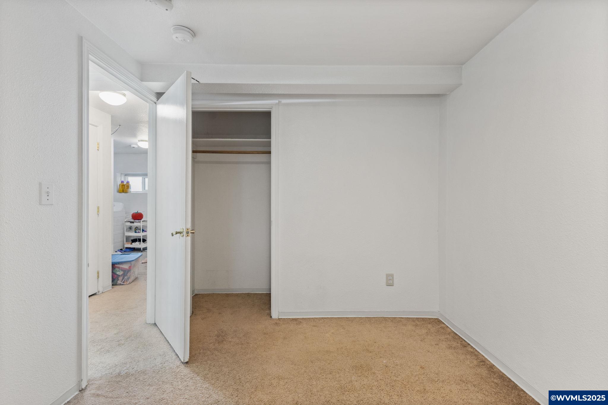 221 NW 21st St