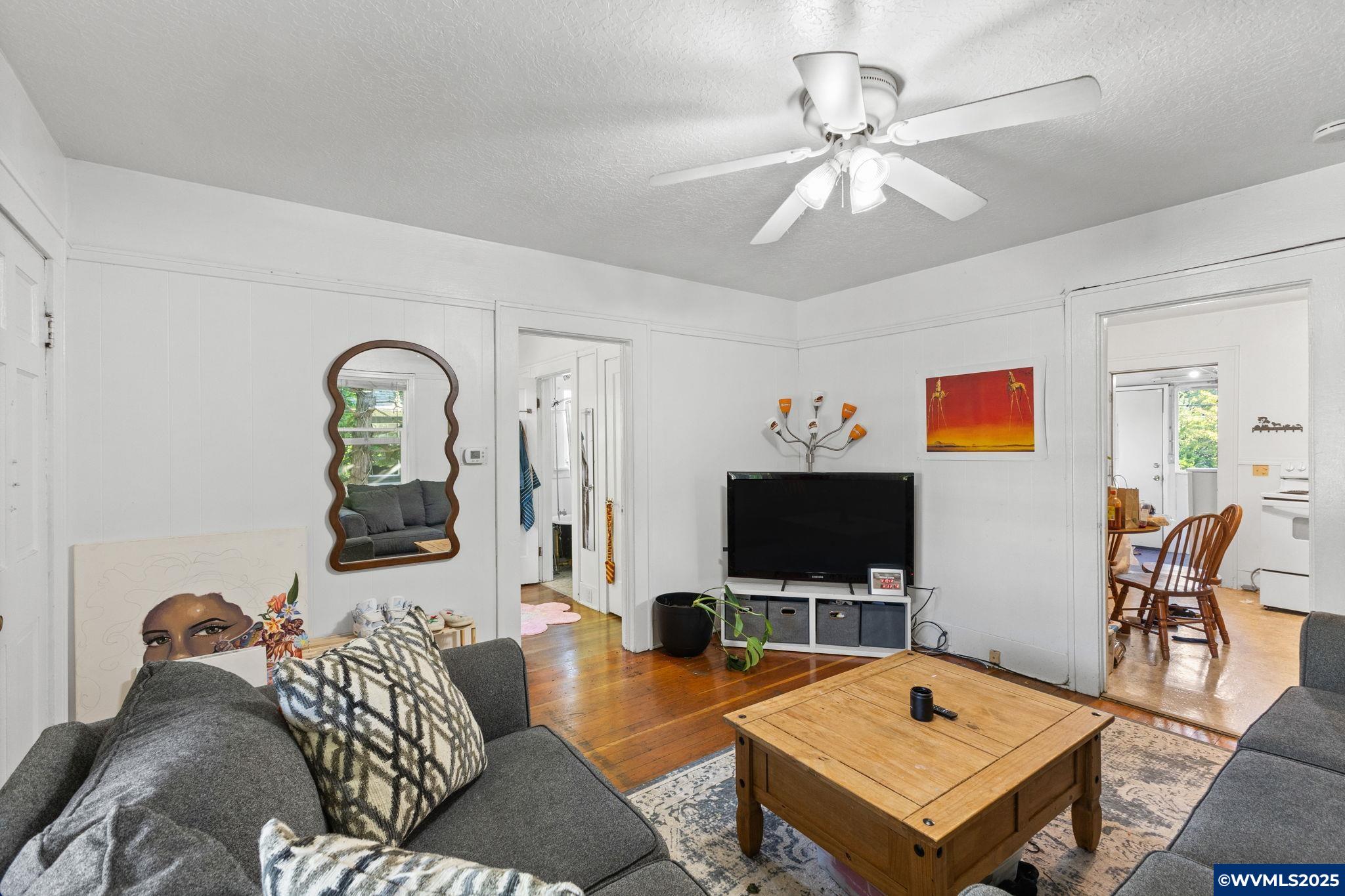 221 NW 21st St