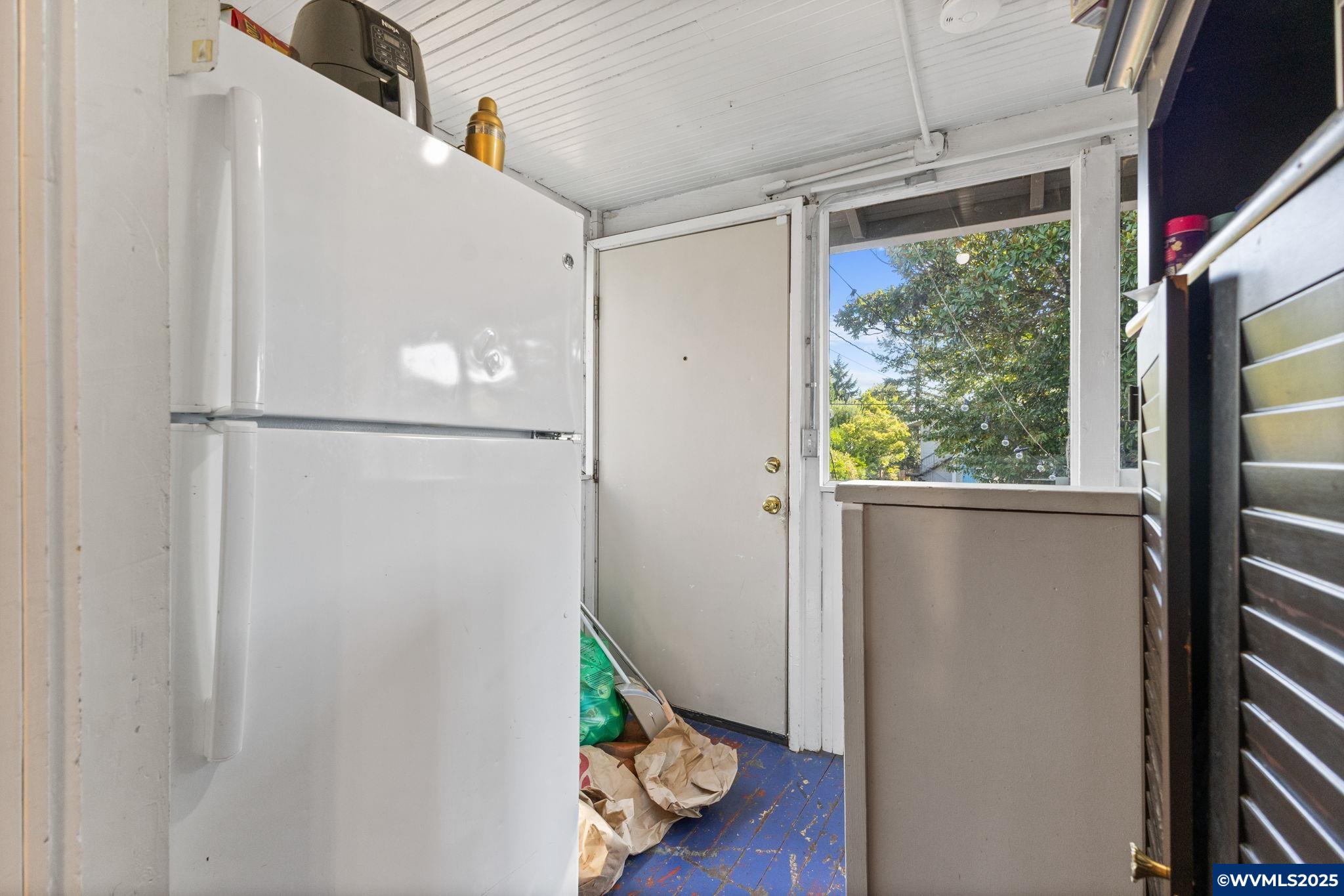 221 NW 21st St