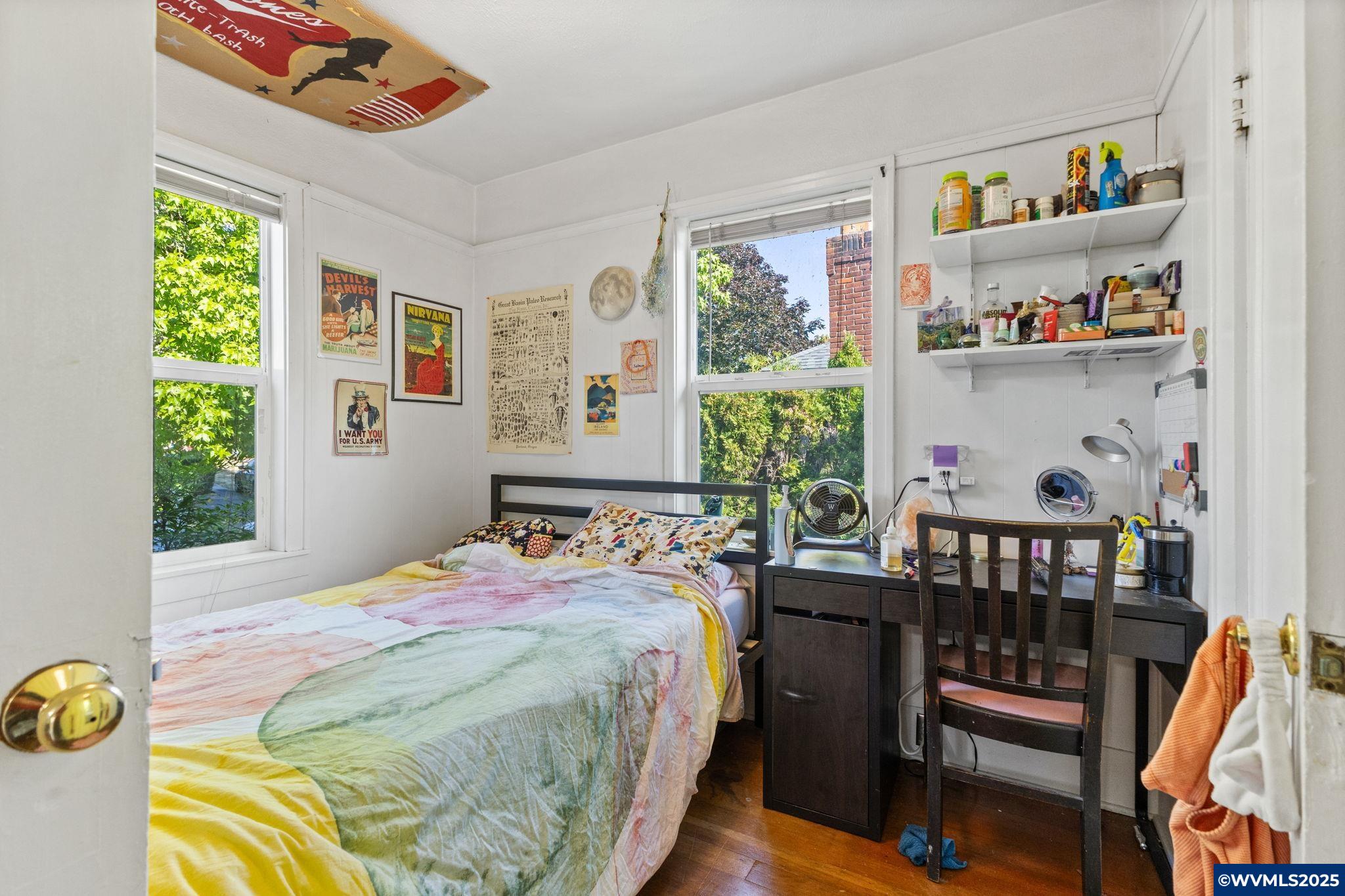 221 NW 21st St