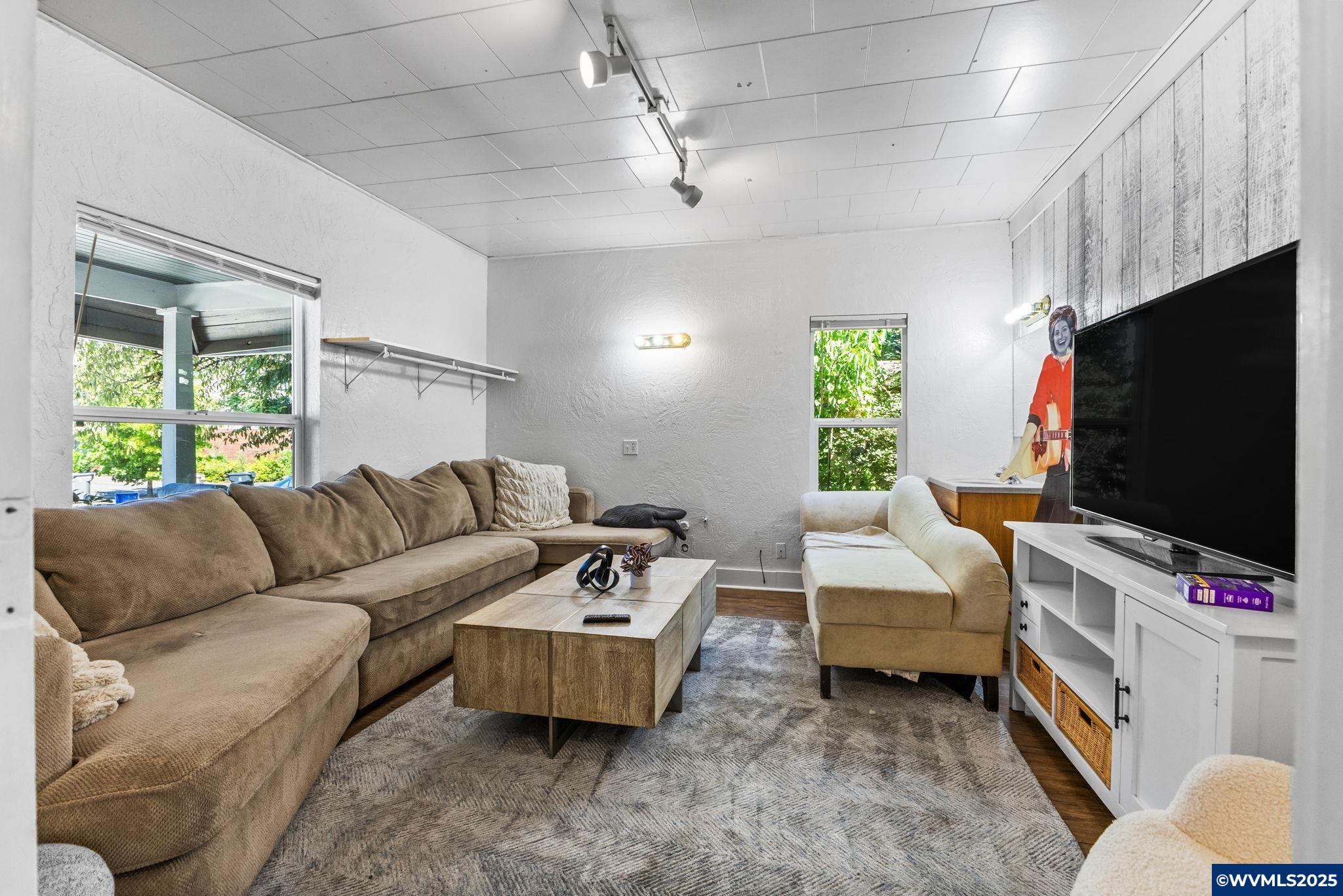 223 NW 15th St