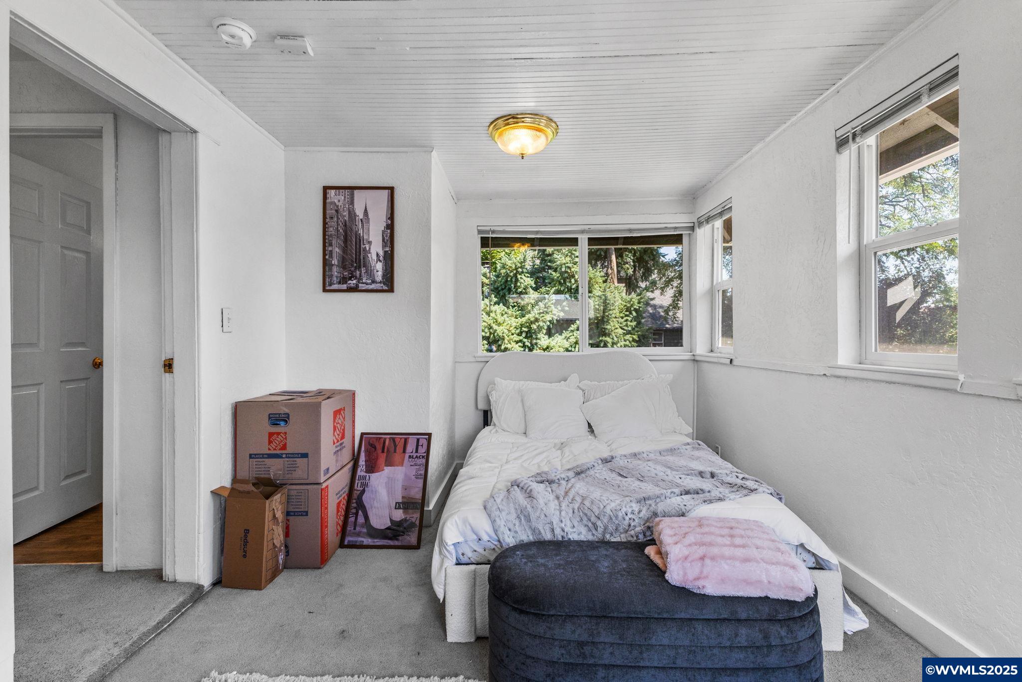 223 NW 15th St