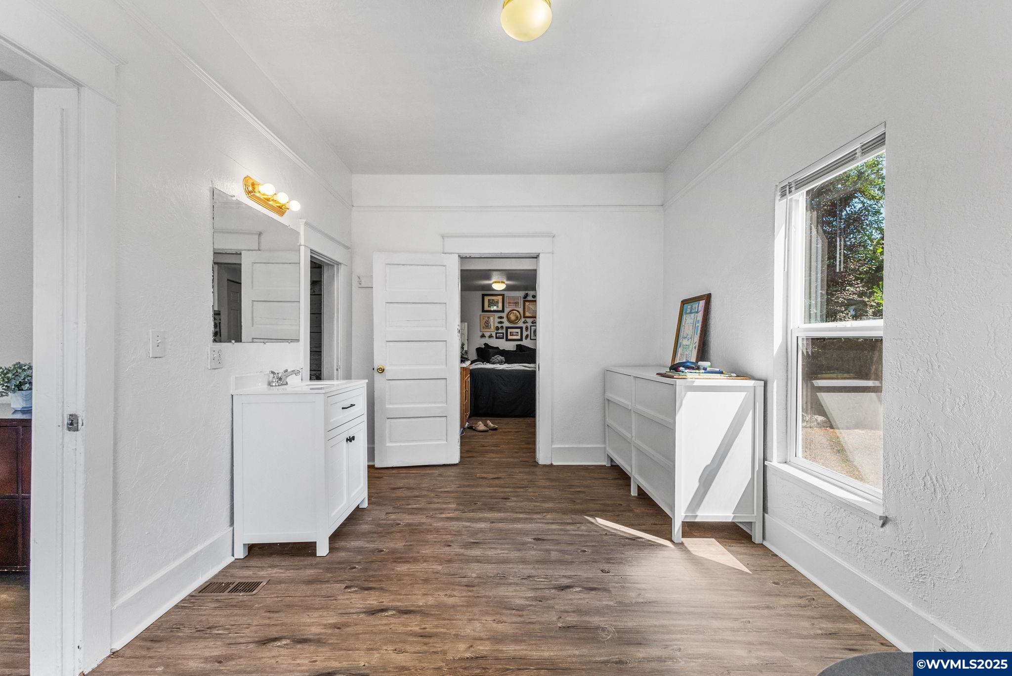 223 NW 15th St