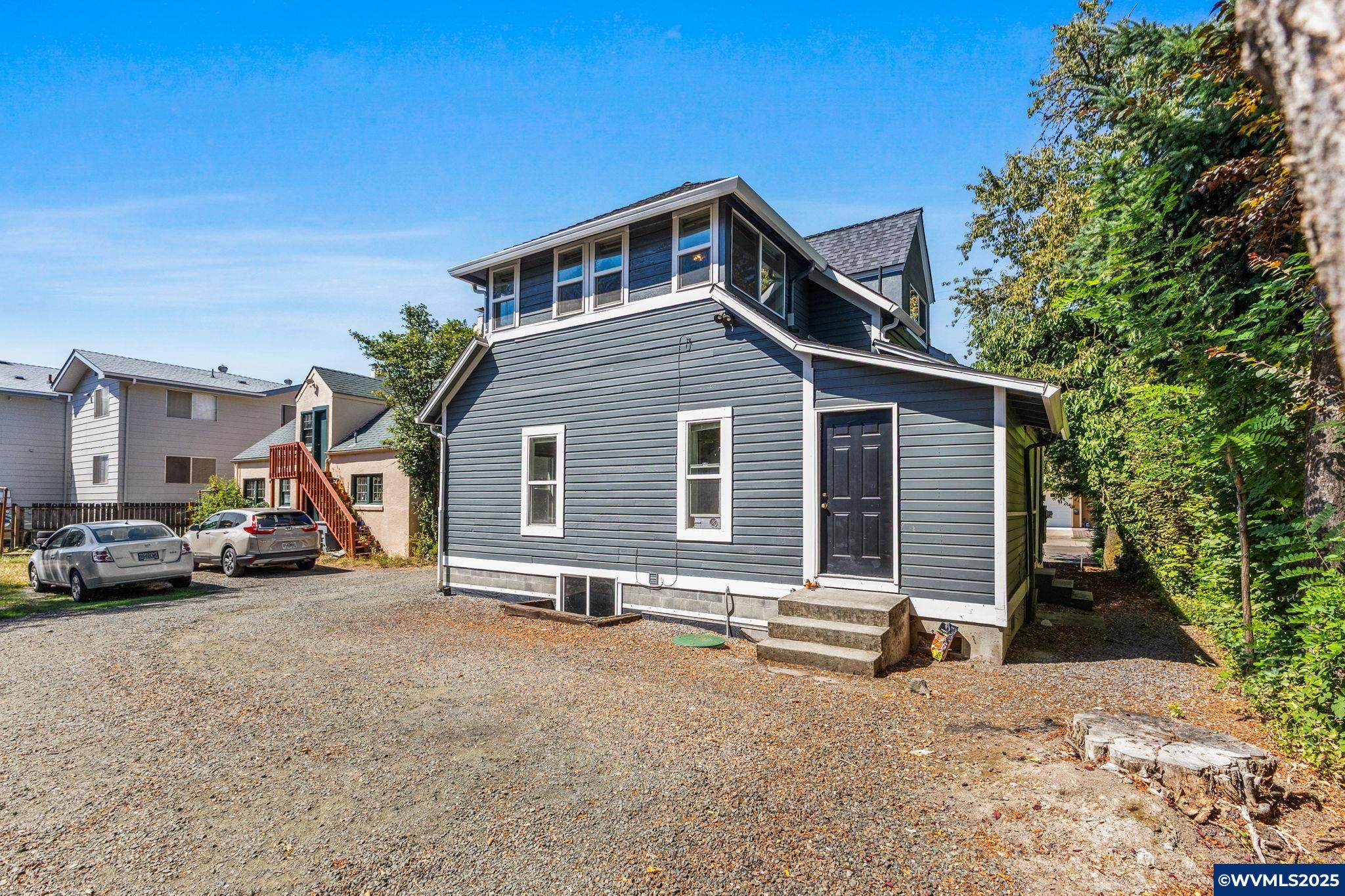 223 NW 15th St