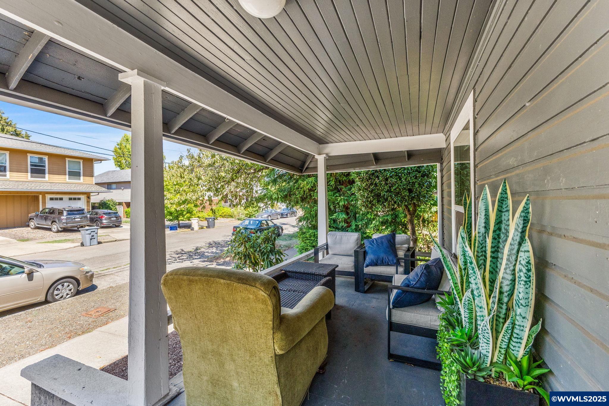 223 NW 15th St