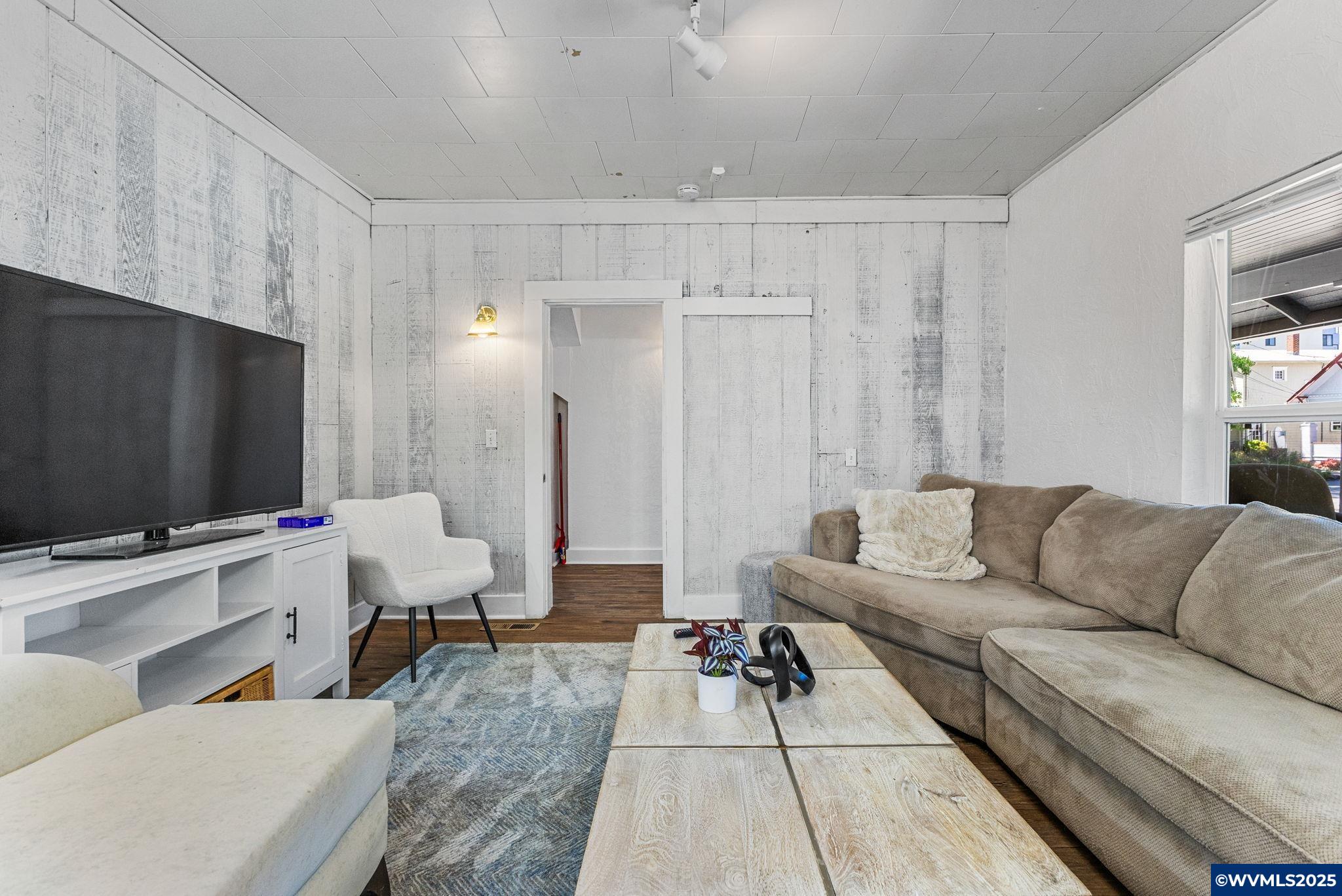223 NW 15th St