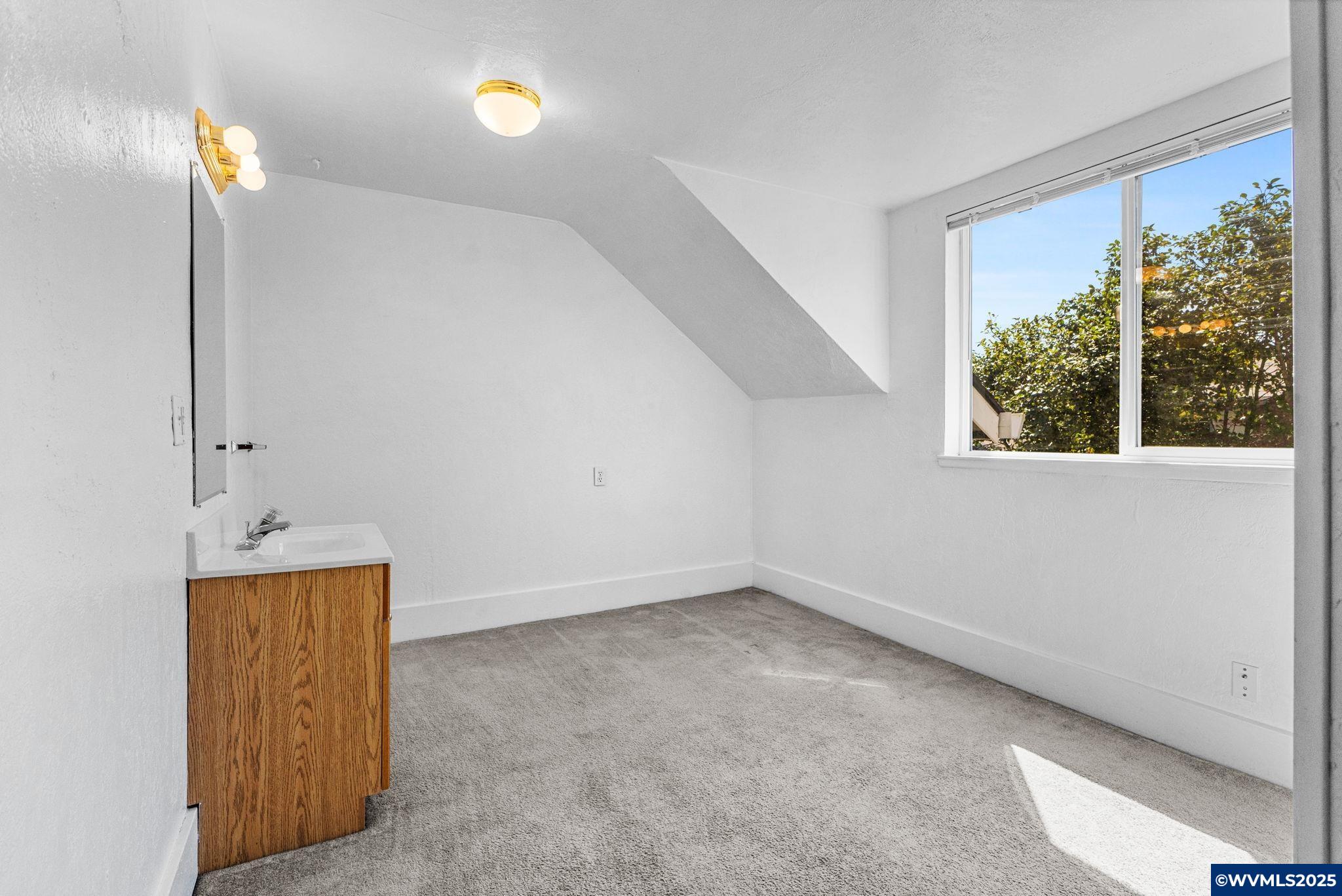 223 NW 15th St