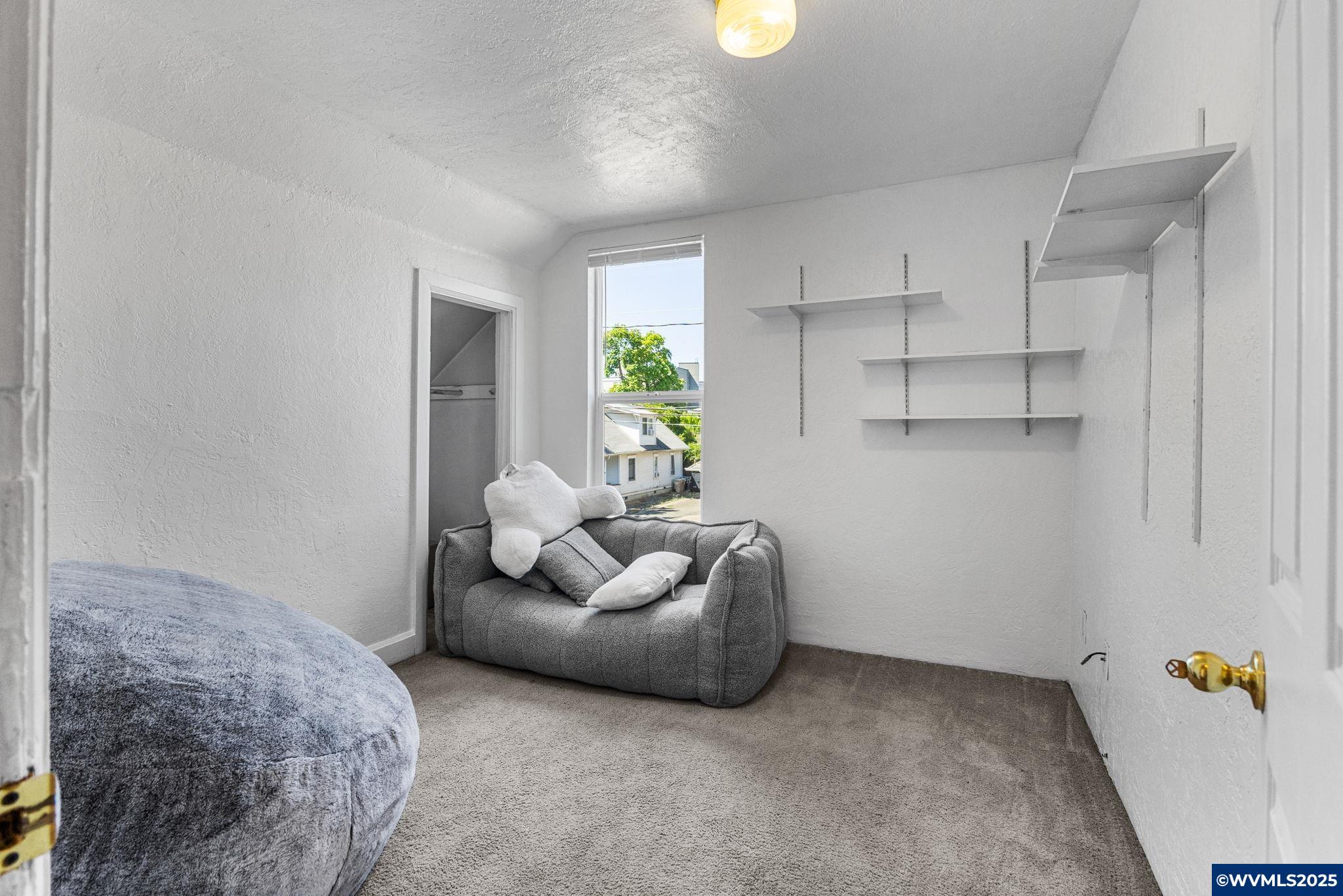 223 NW 15th St