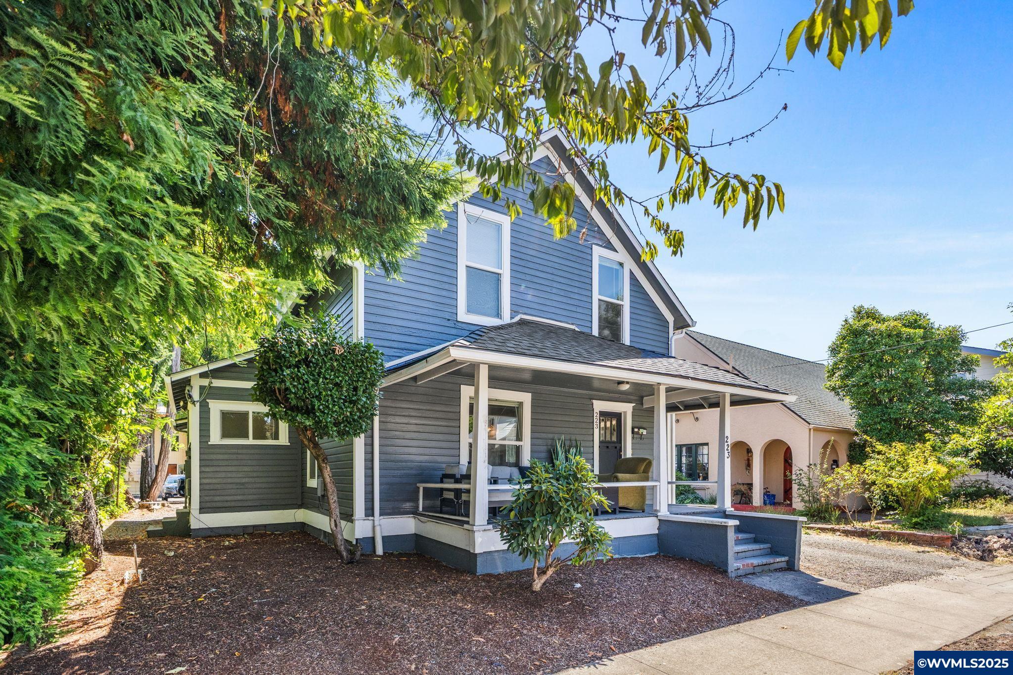 223 NW 15th St