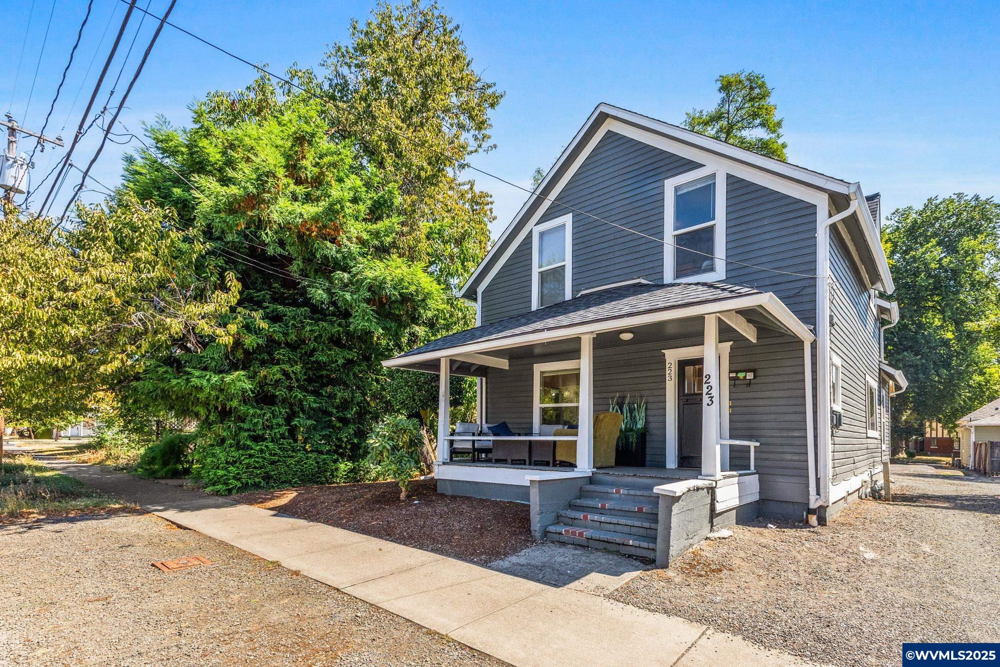223 NW 15th St