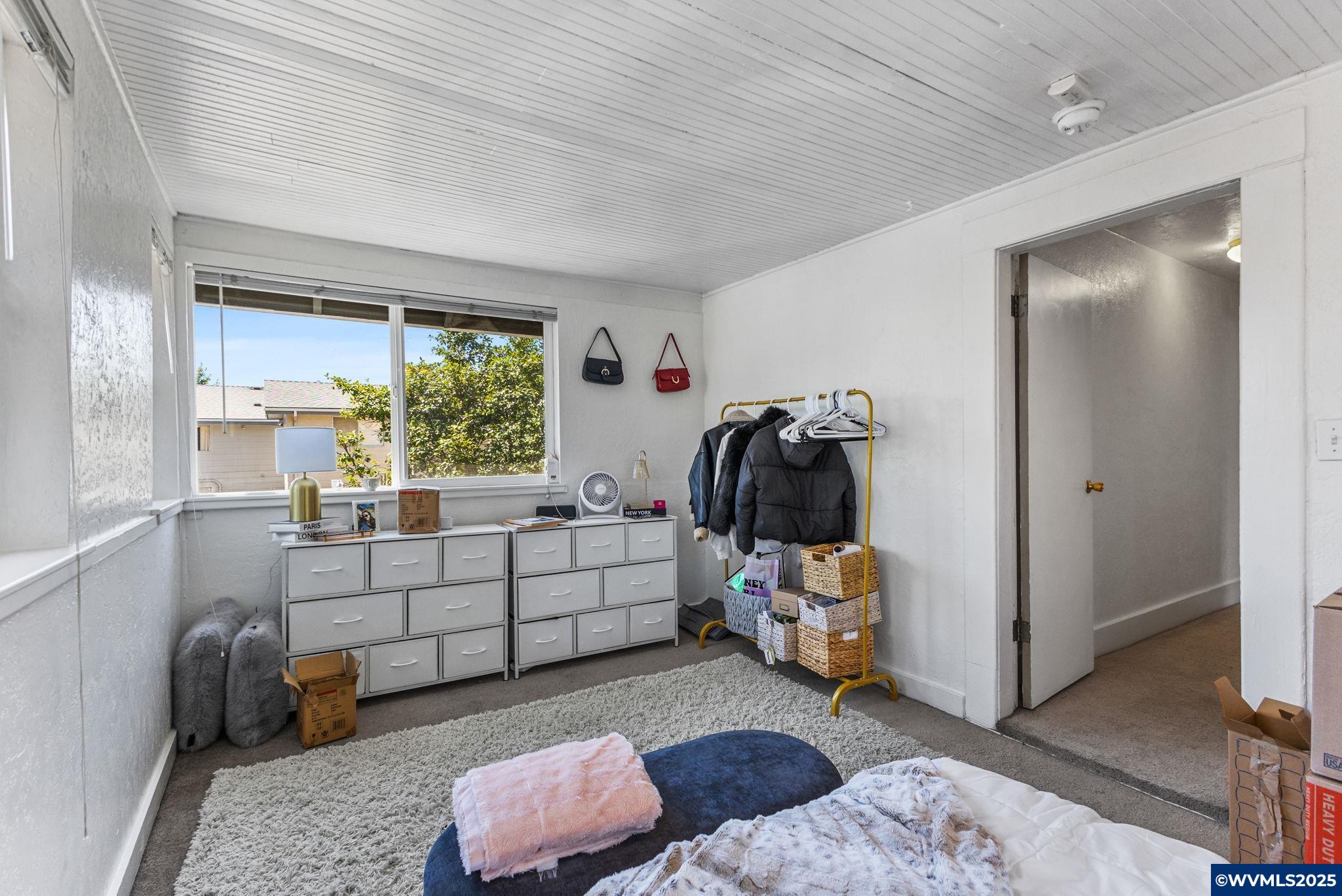 223 NW 15th St