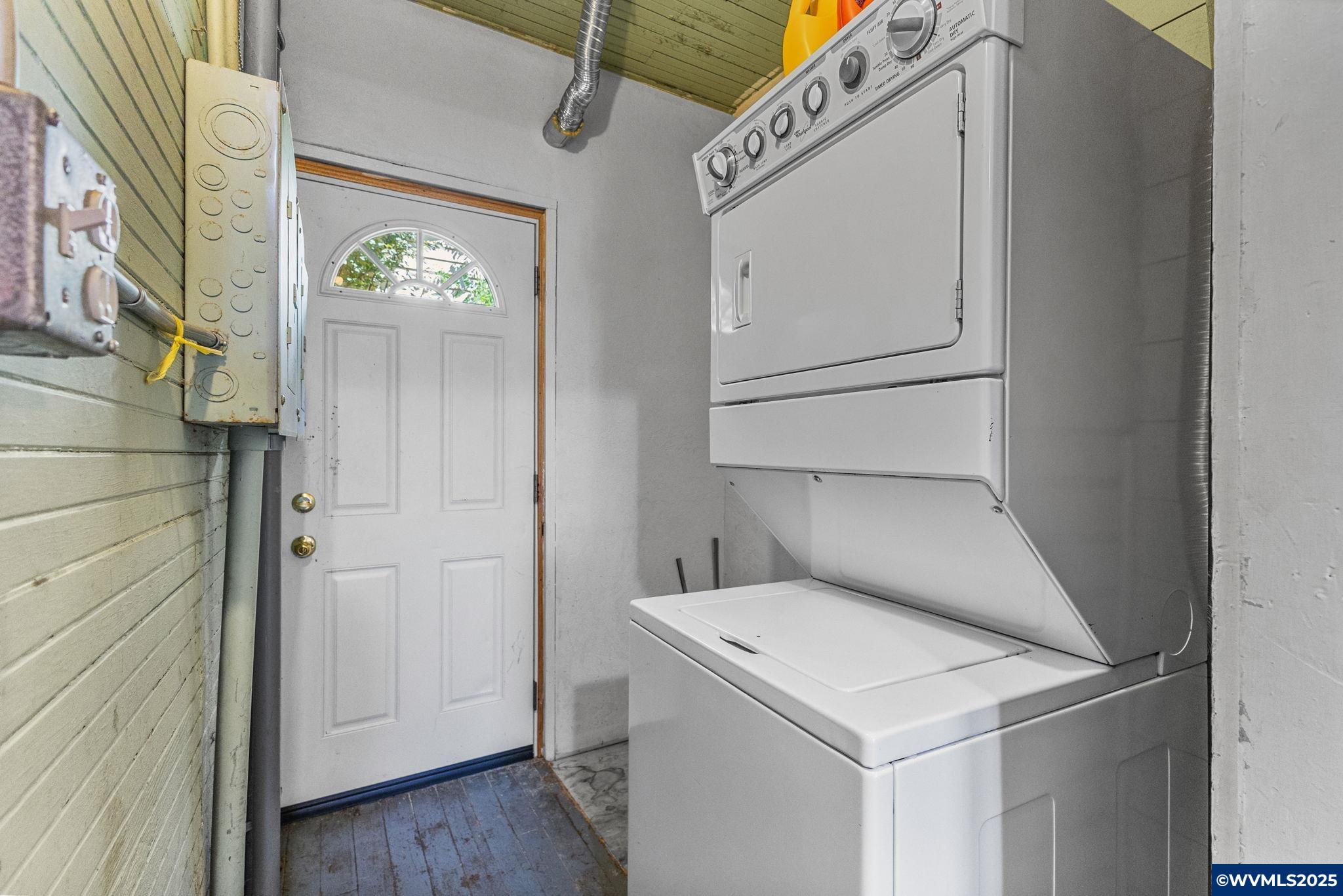223 NW 15th St