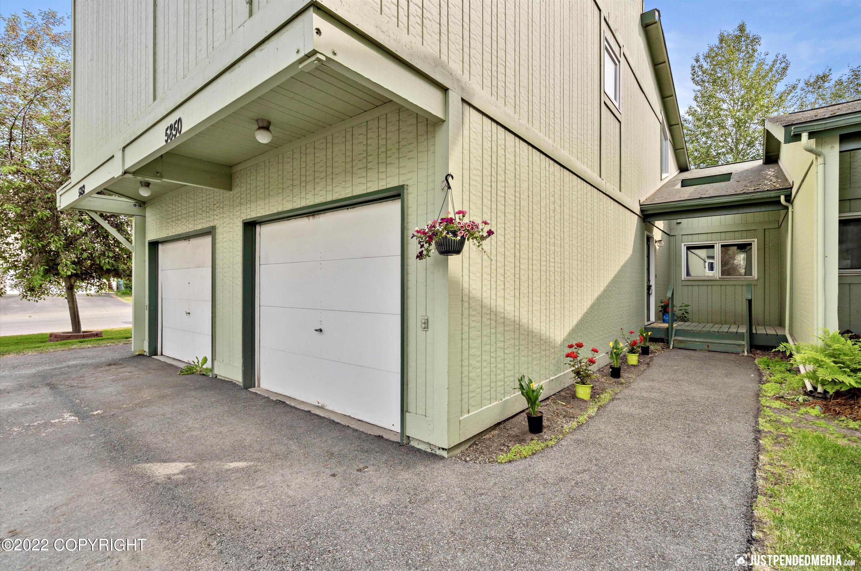 5850 Jennifer Circle