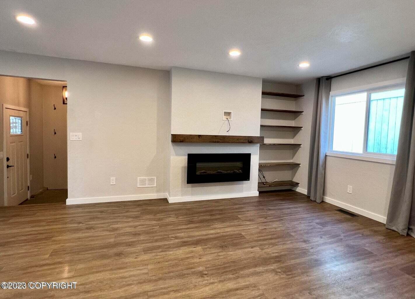 6841 Whitehall Street