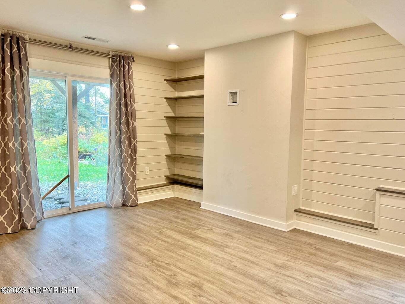 6841 Whitehall Street