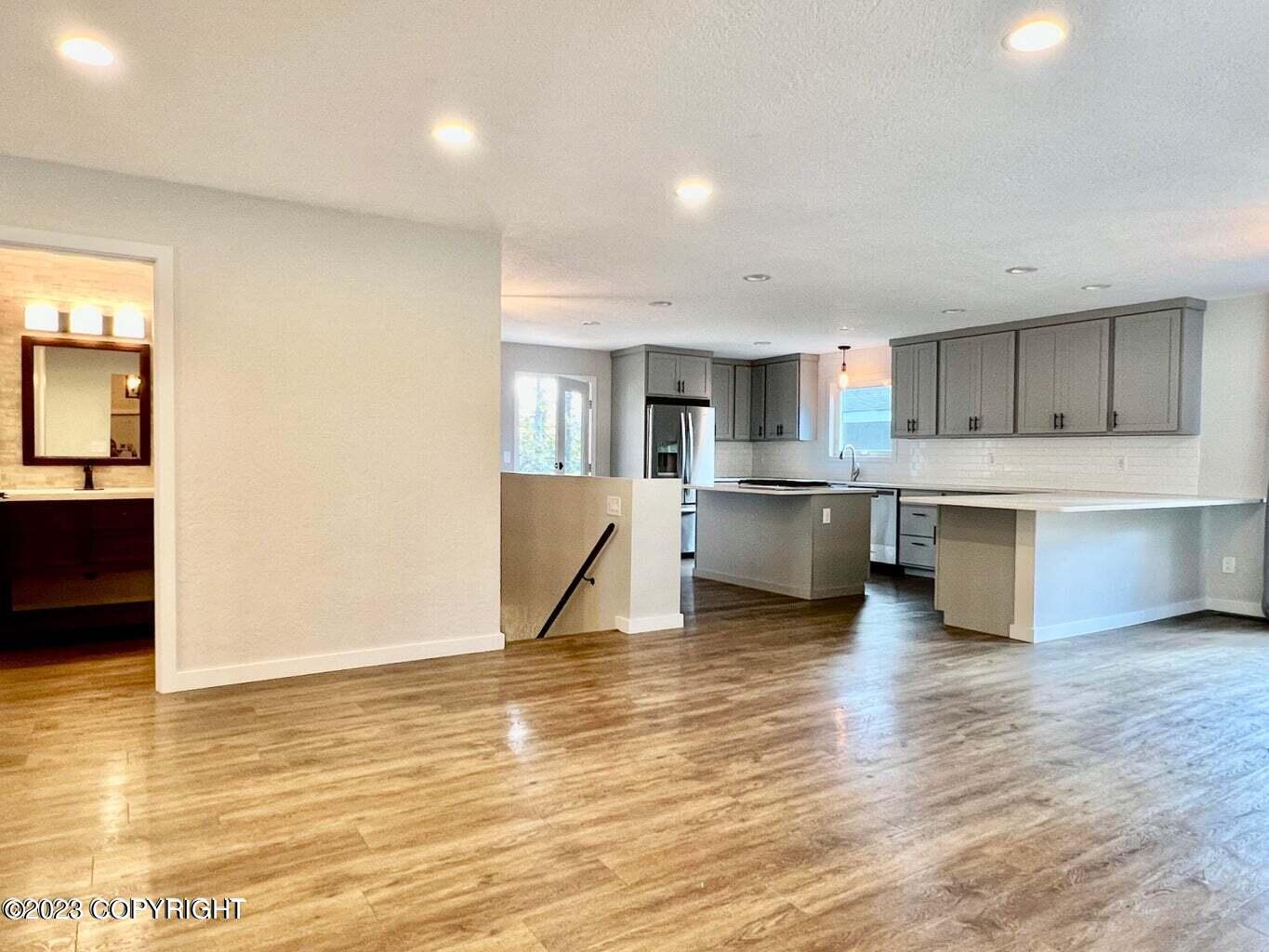 6841 Whitehall Street