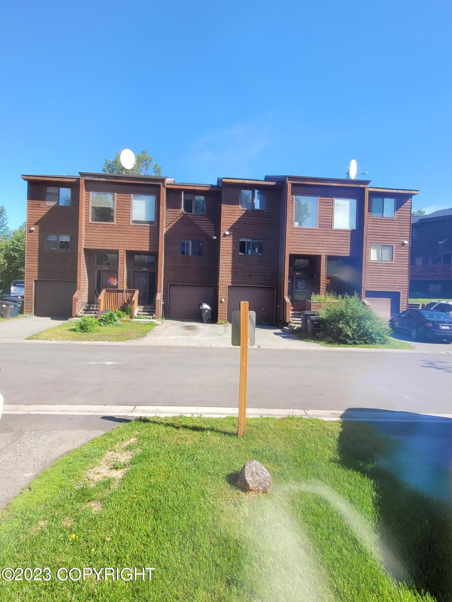 3711 Carleton Avenue