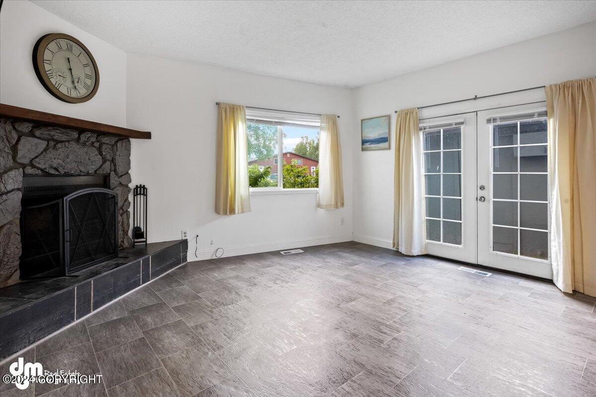 8921-8923 Woodstock Circle