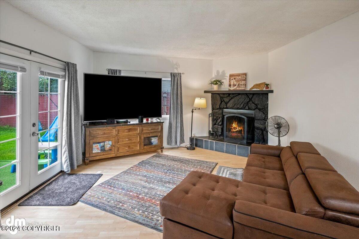 8921-8923 Woodstock Circle