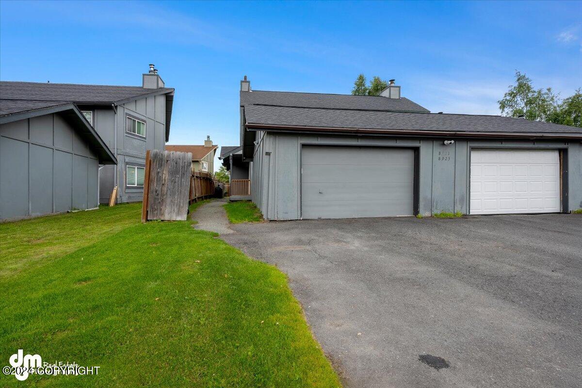 8921-8923 Woodstock Circle