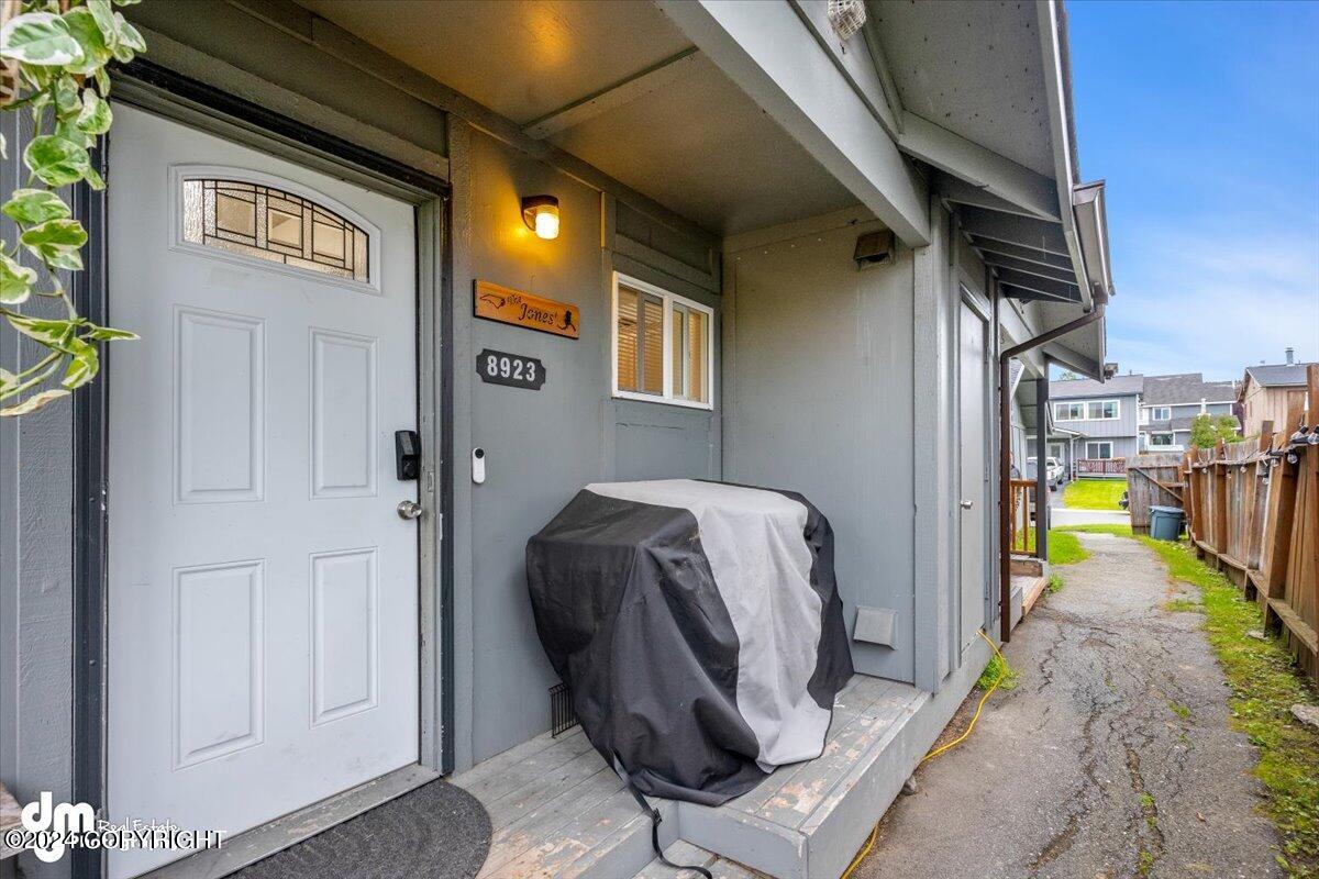 8921-8923 Woodstock Circle