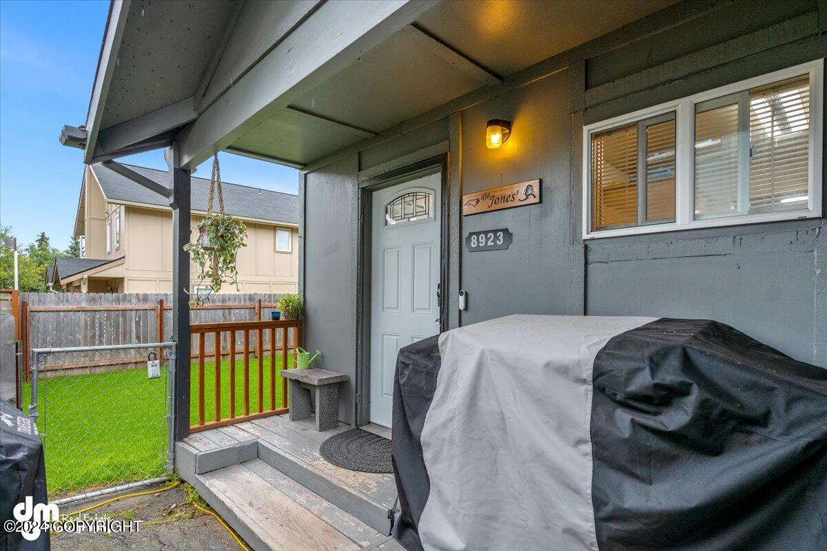 8921-8923 Woodstock Circle