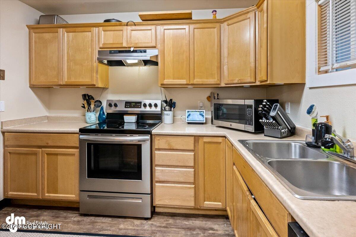 8921-8923 Woodstock Circle