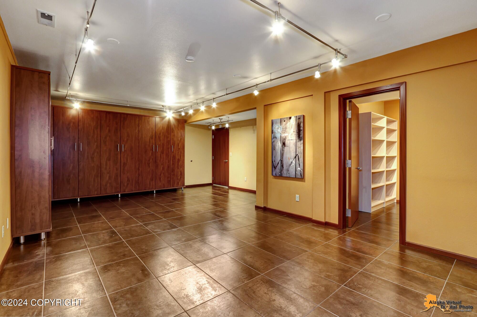 4871 Retriever Circle