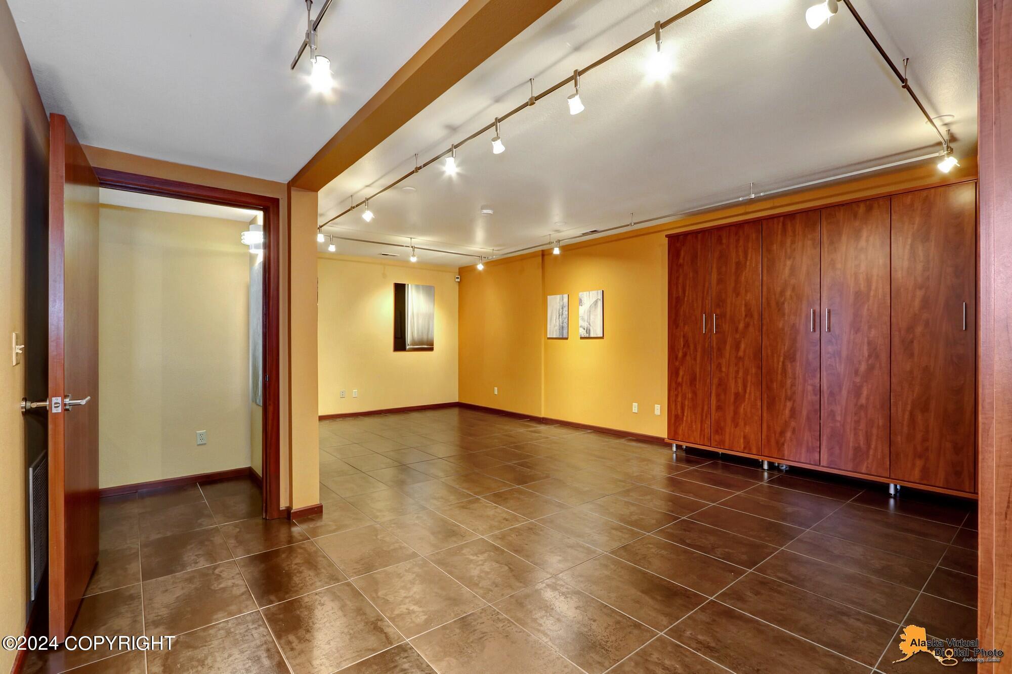4871 Retriever Circle