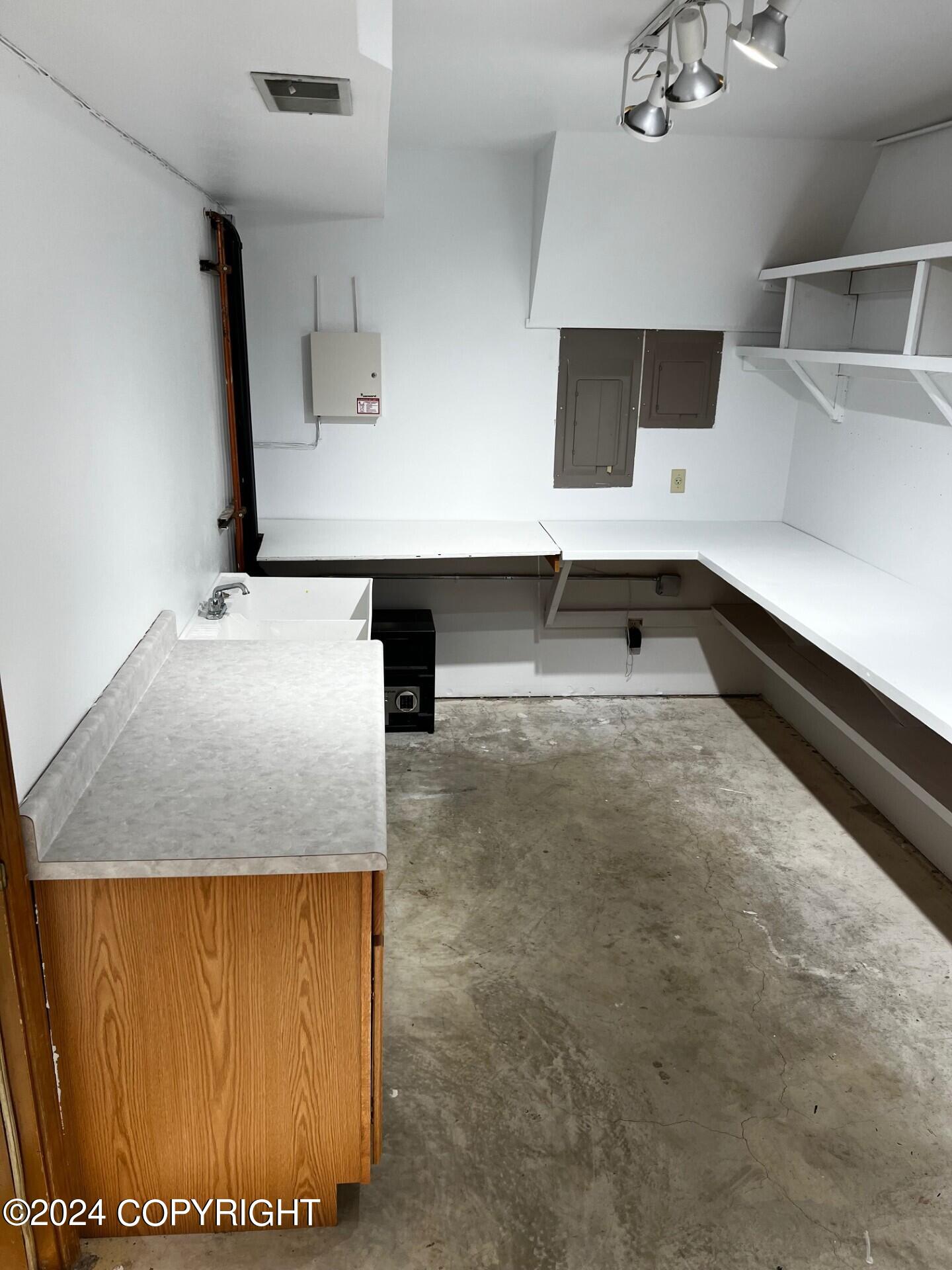 4871 Retriever Circle