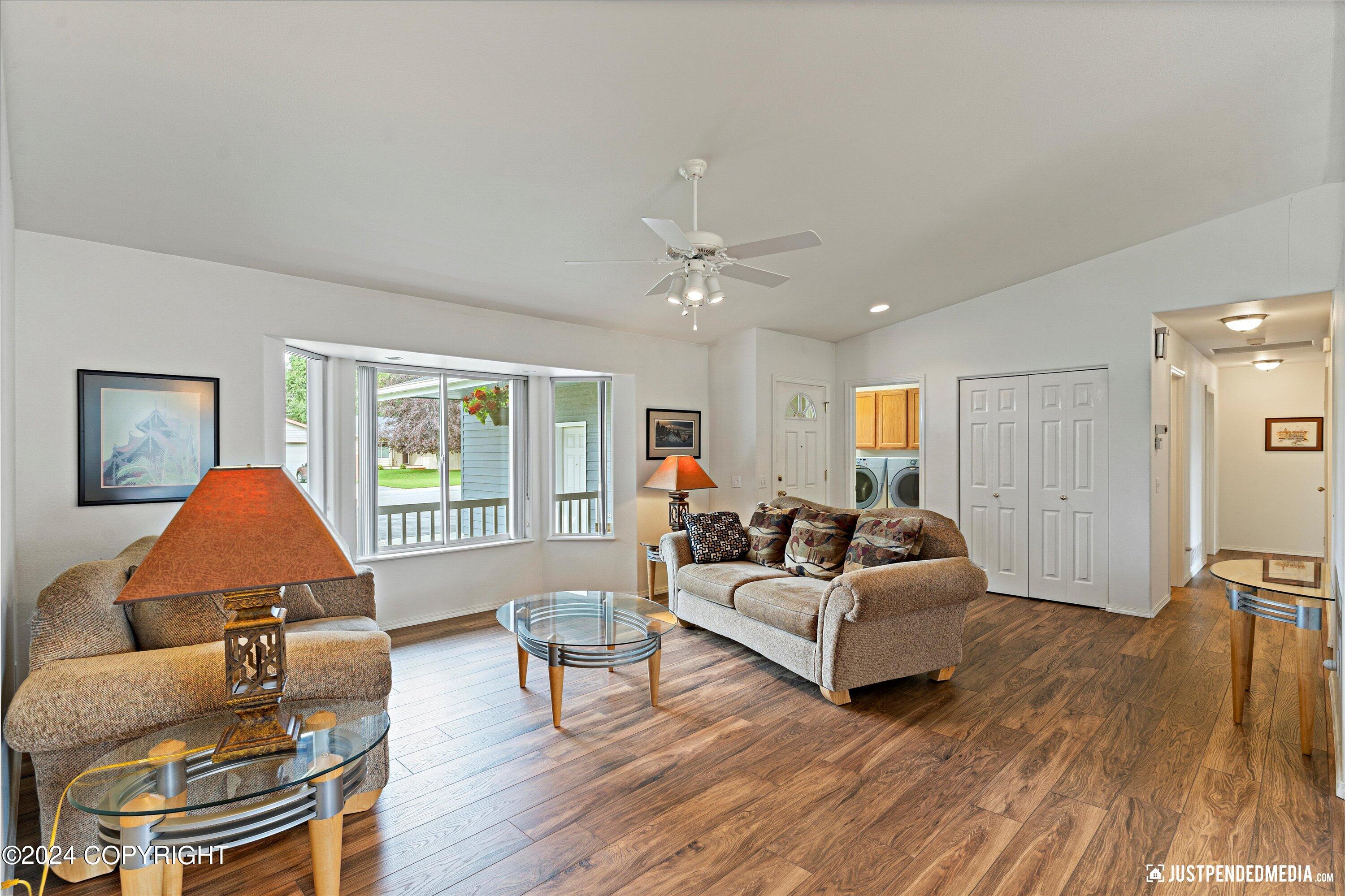 976 Shakespeare Circle