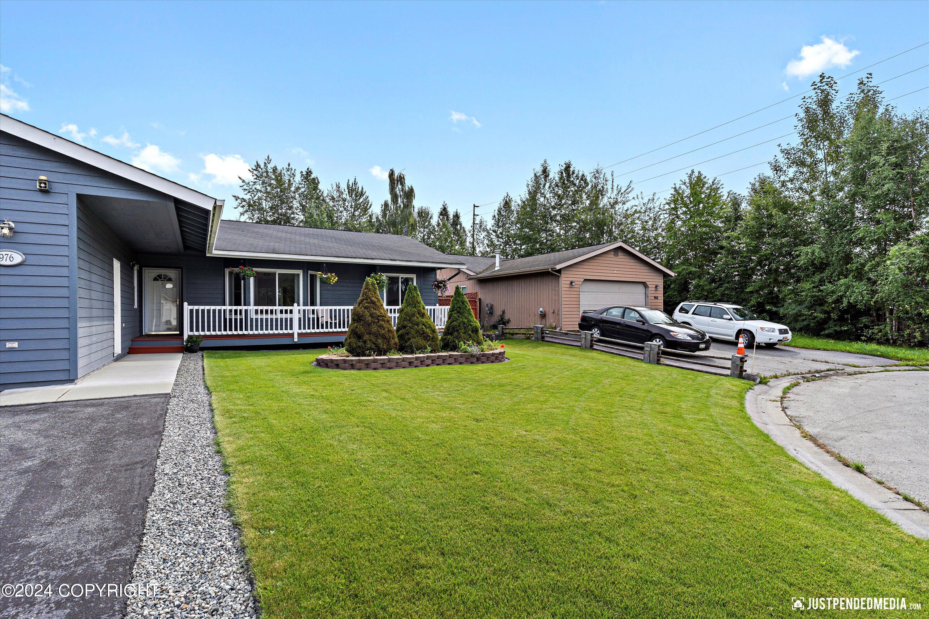 976 Shakespeare Circle