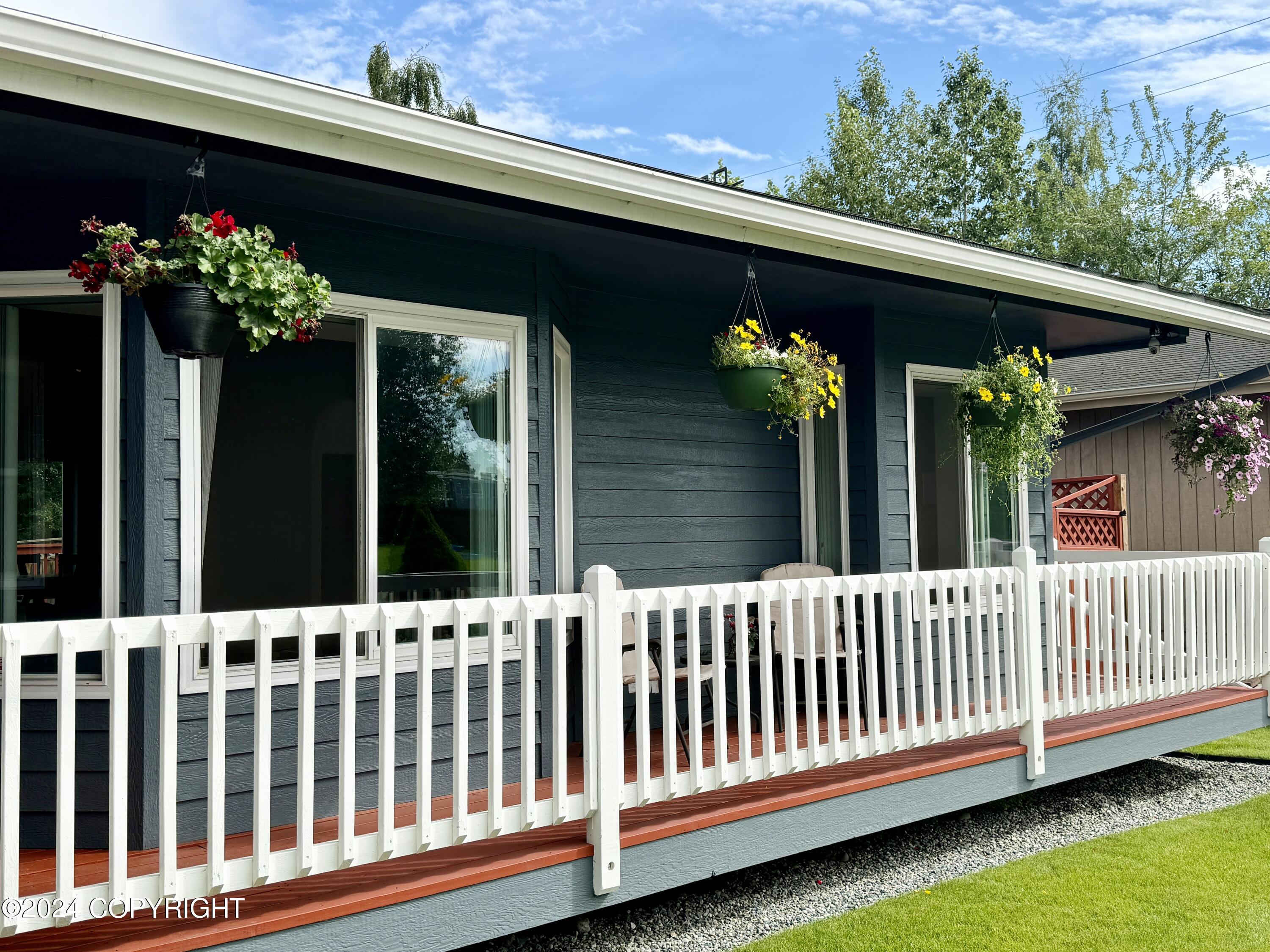 976 Shakespeare Circle