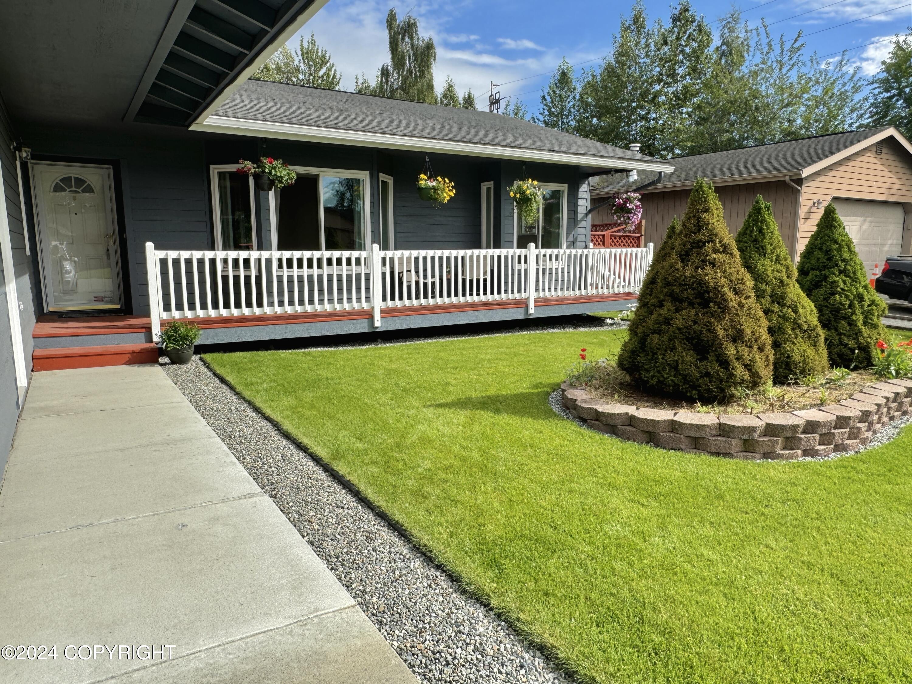 976 Shakespeare Circle