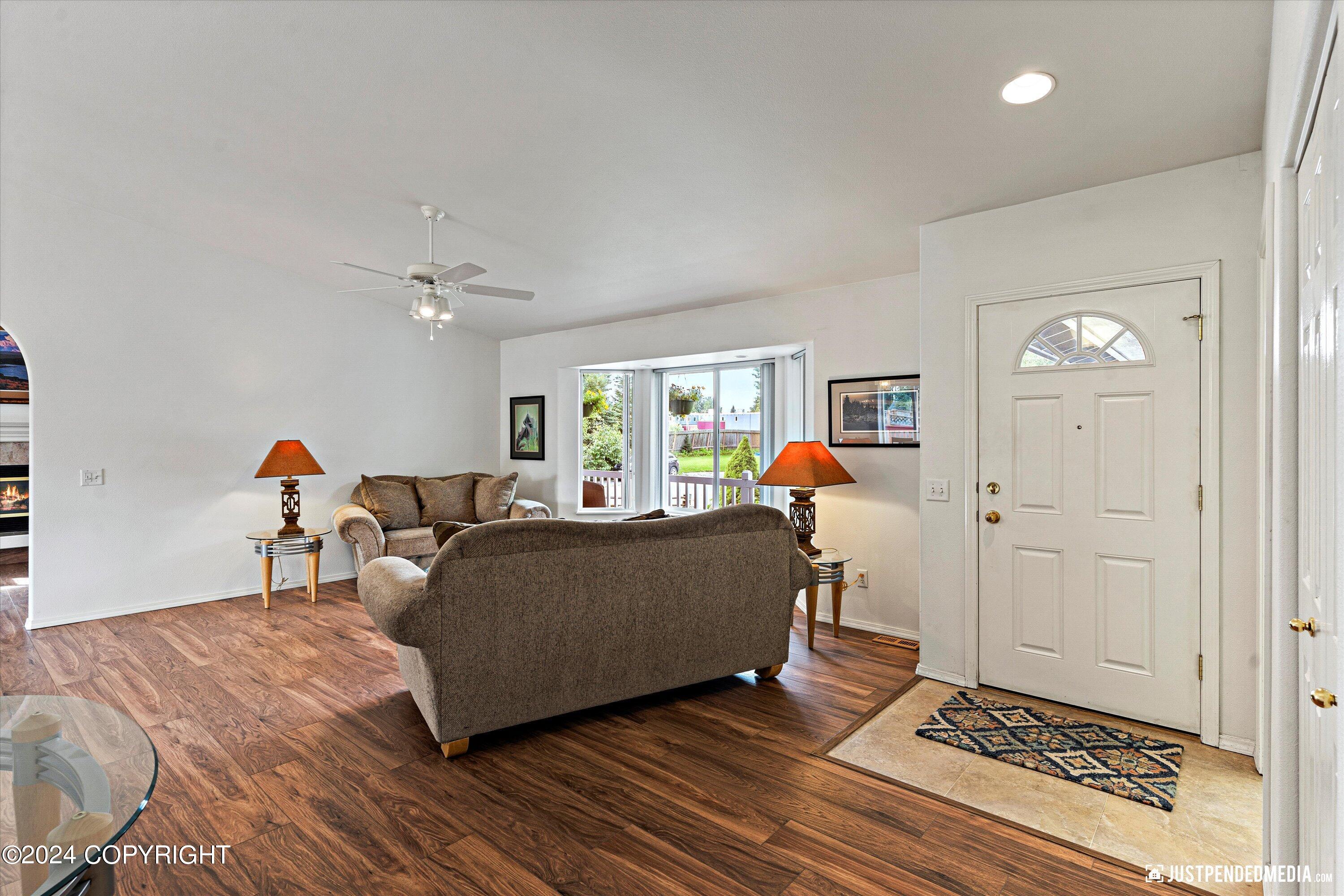 976 Shakespeare Circle