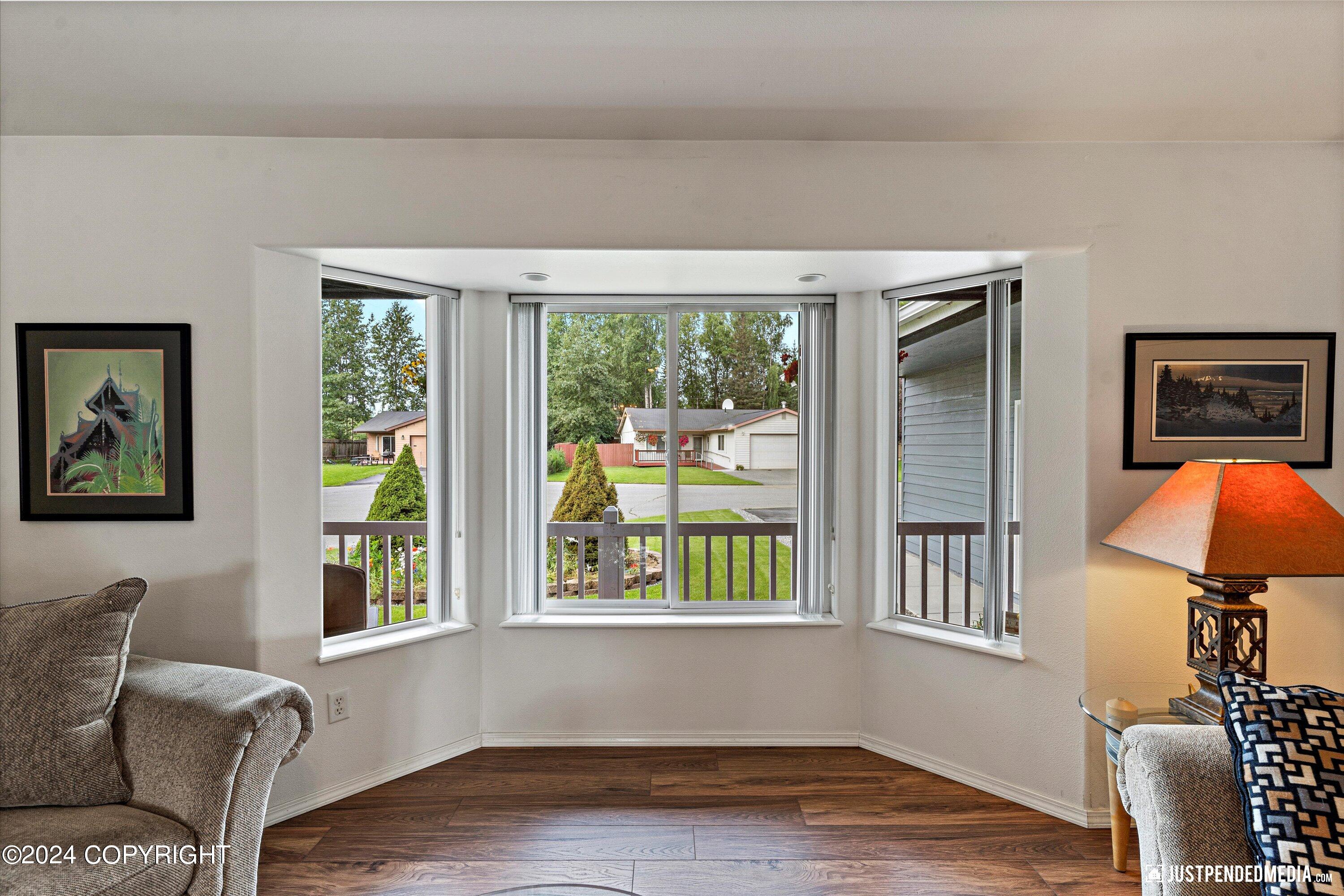 976 Shakespeare Circle