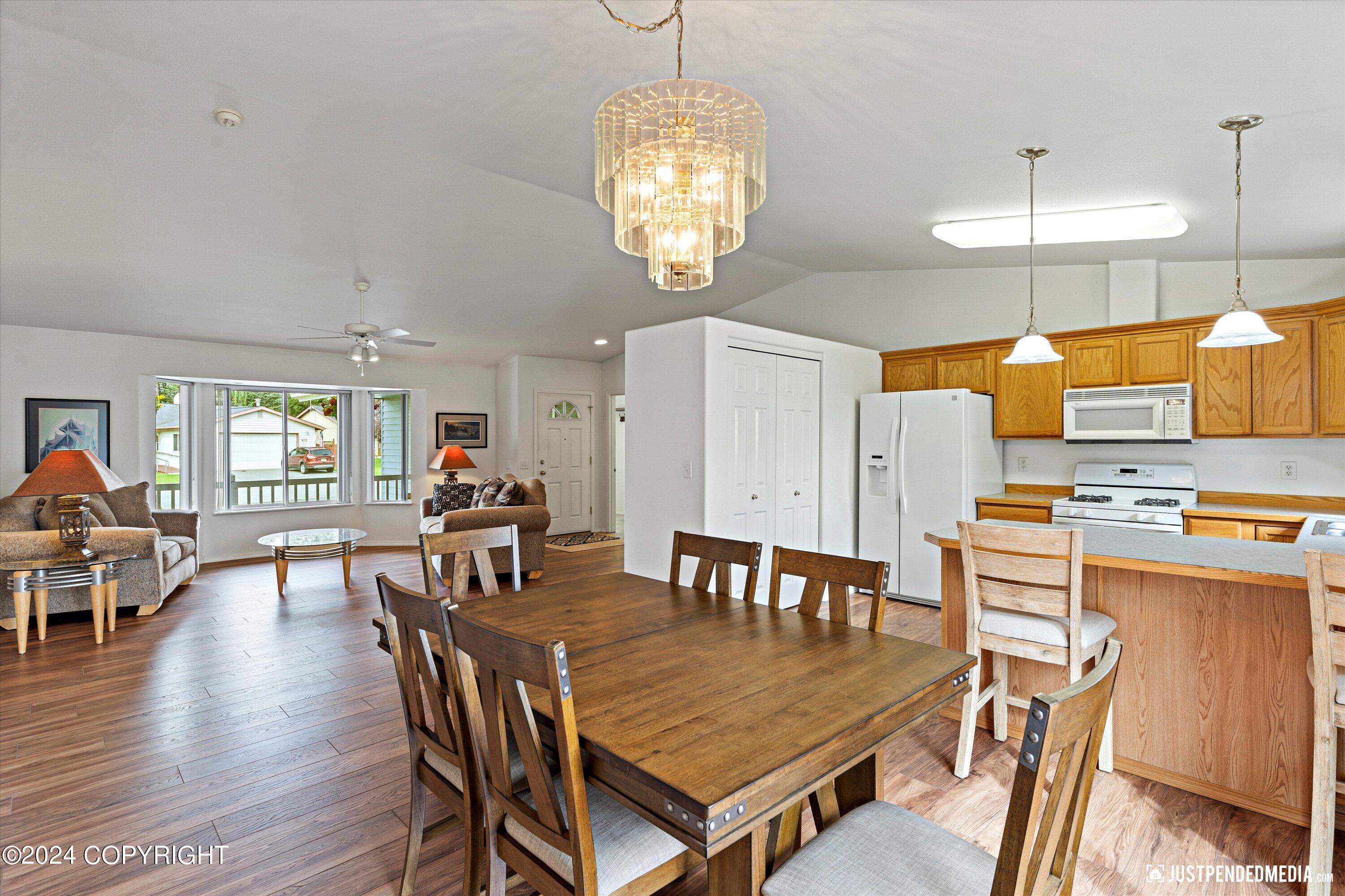 976 Shakespeare Circle