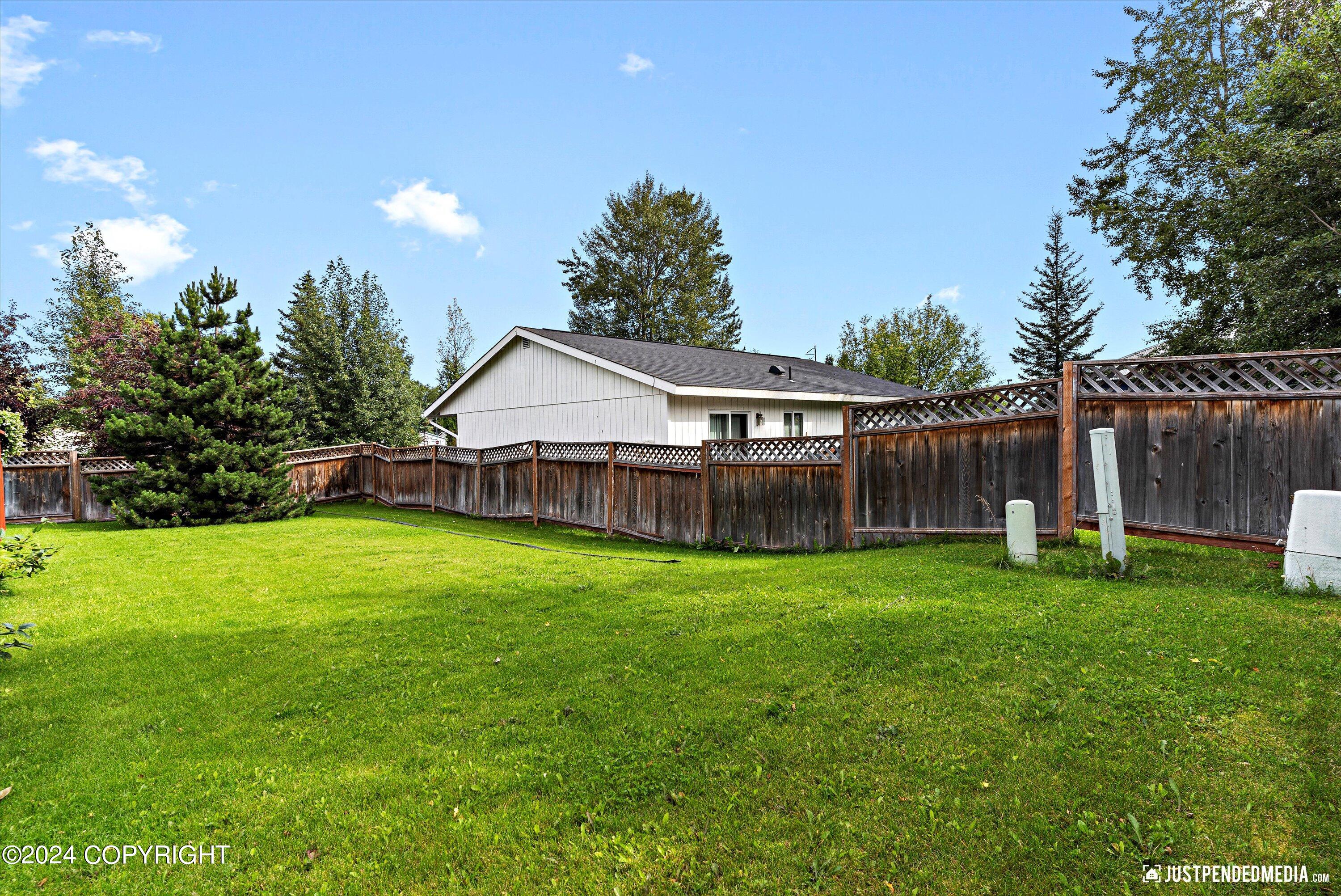 976 Shakespeare Circle