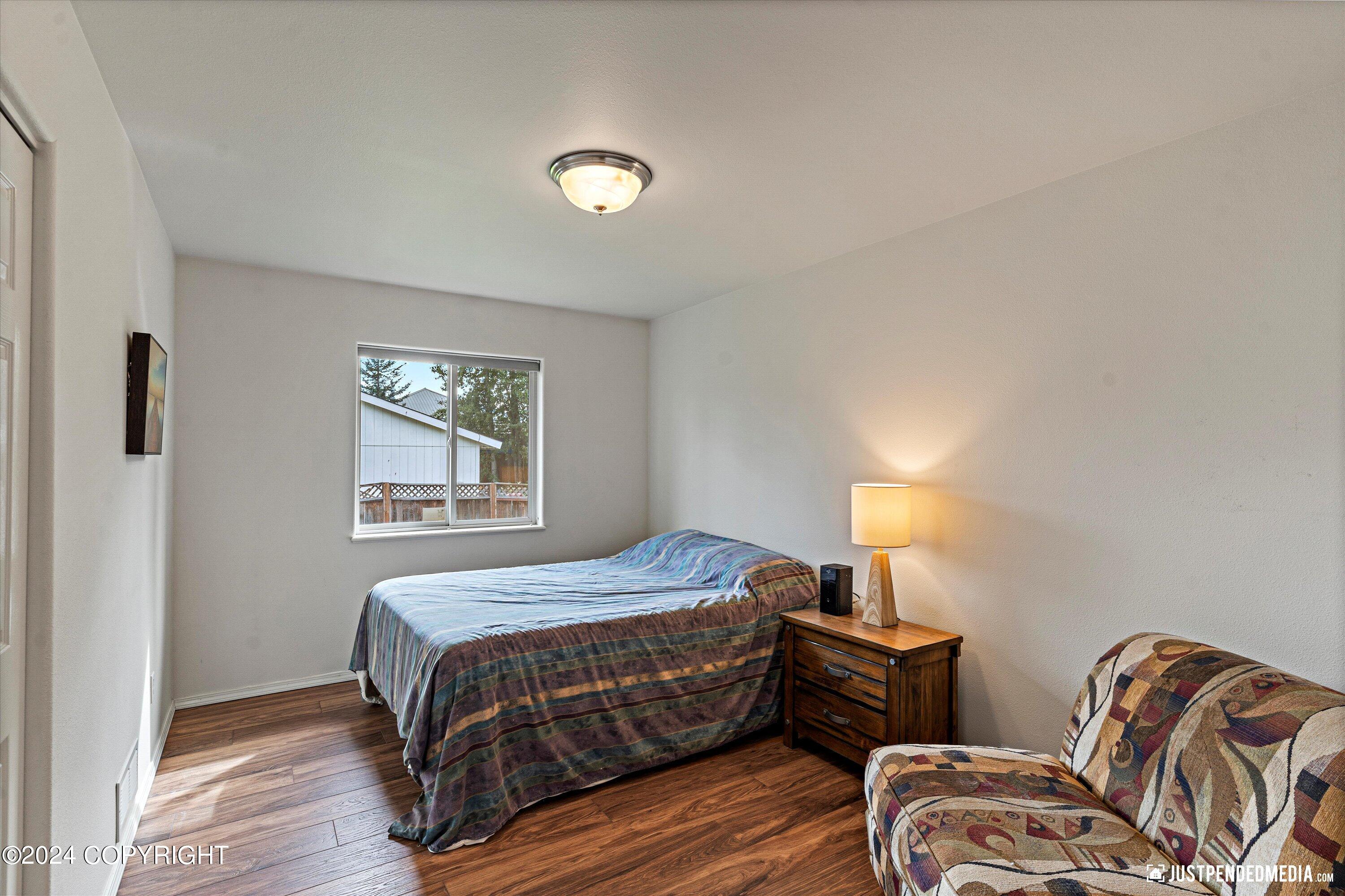 976 Shakespeare Circle