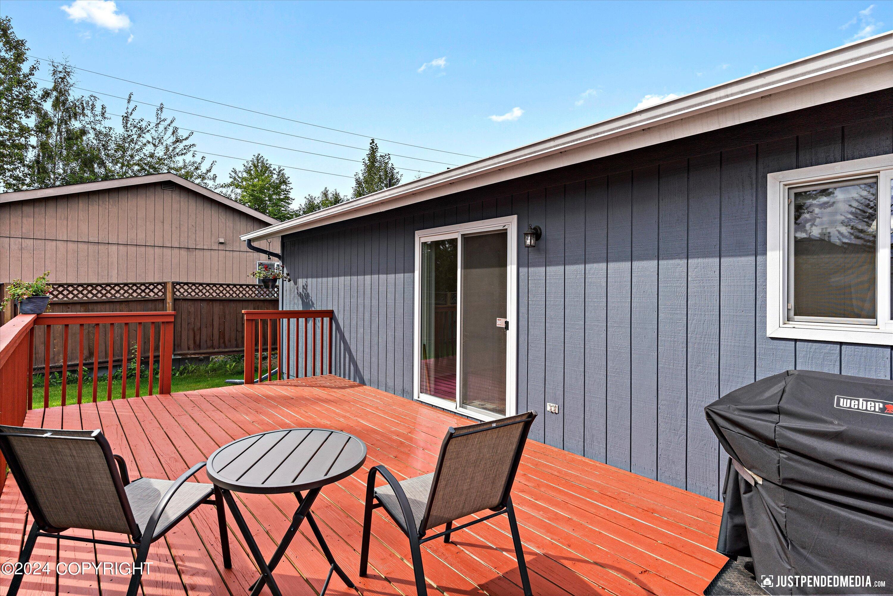 976 Shakespeare Circle