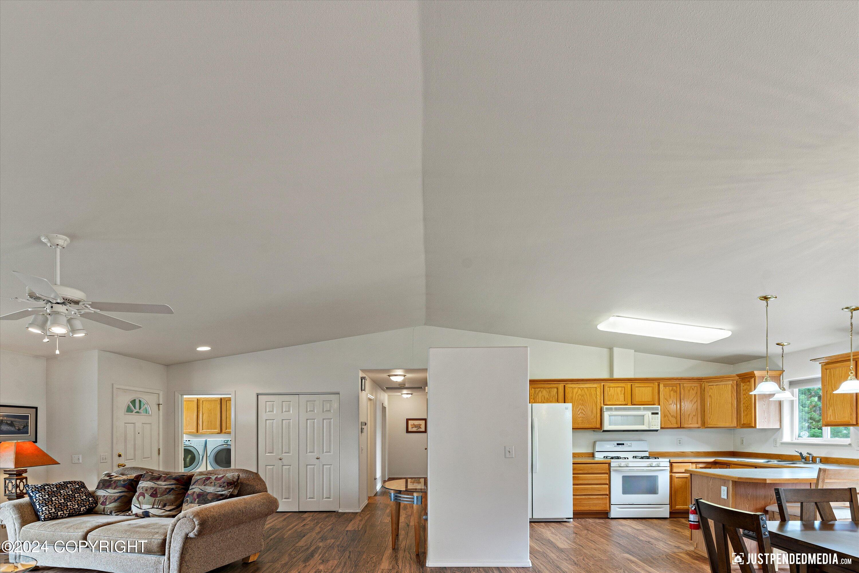 976 Shakespeare Circle