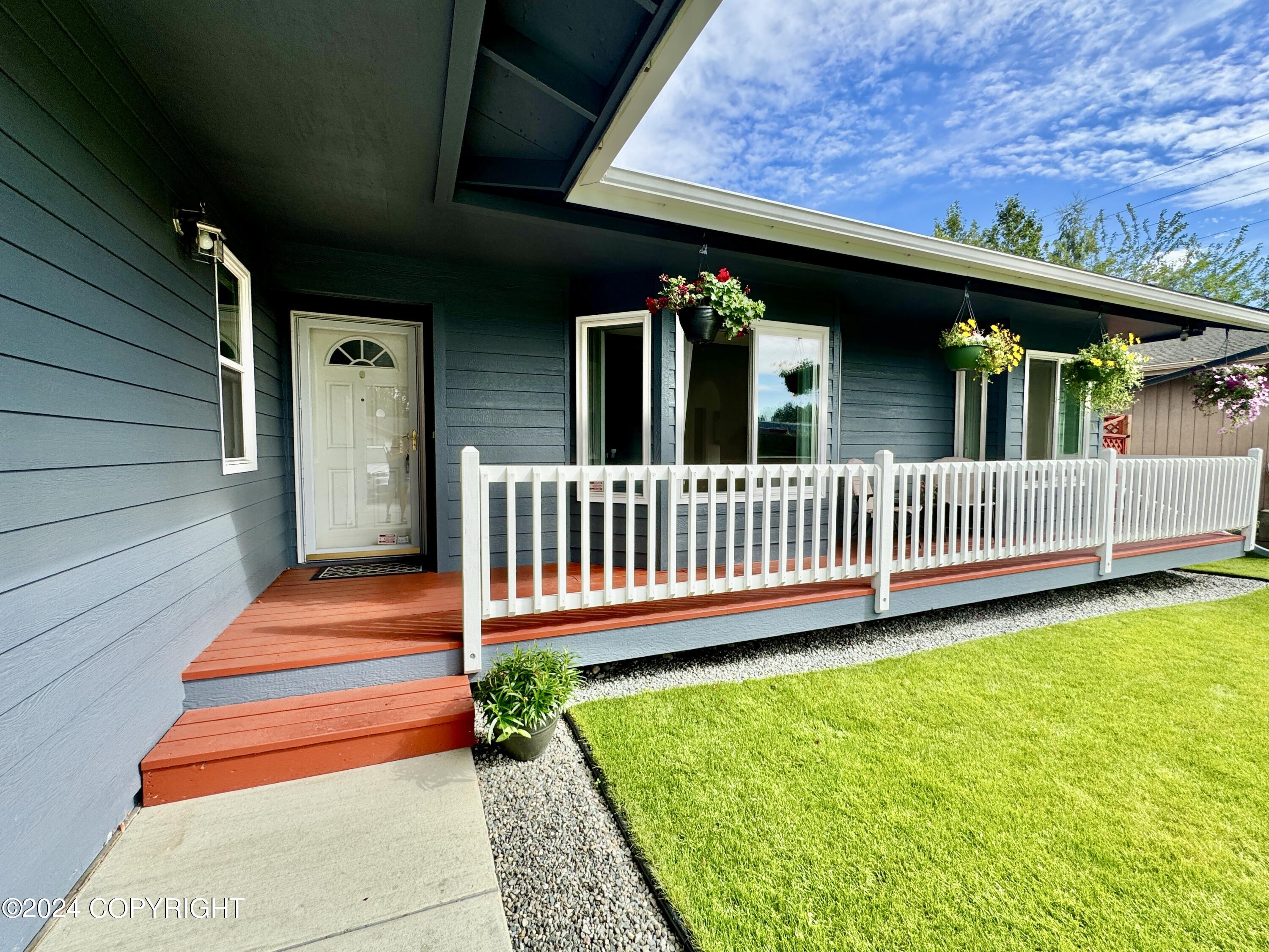 976 Shakespeare Circle