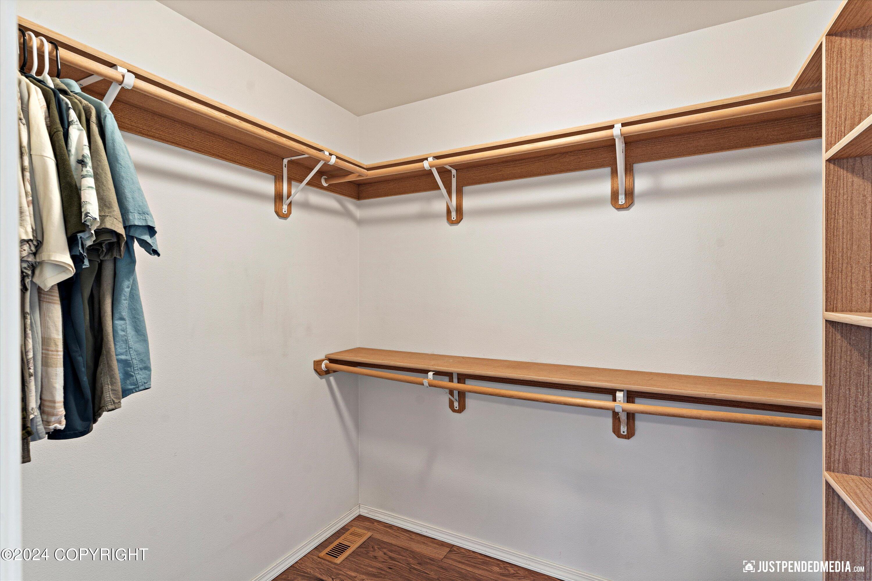 976 Shakespeare Circle