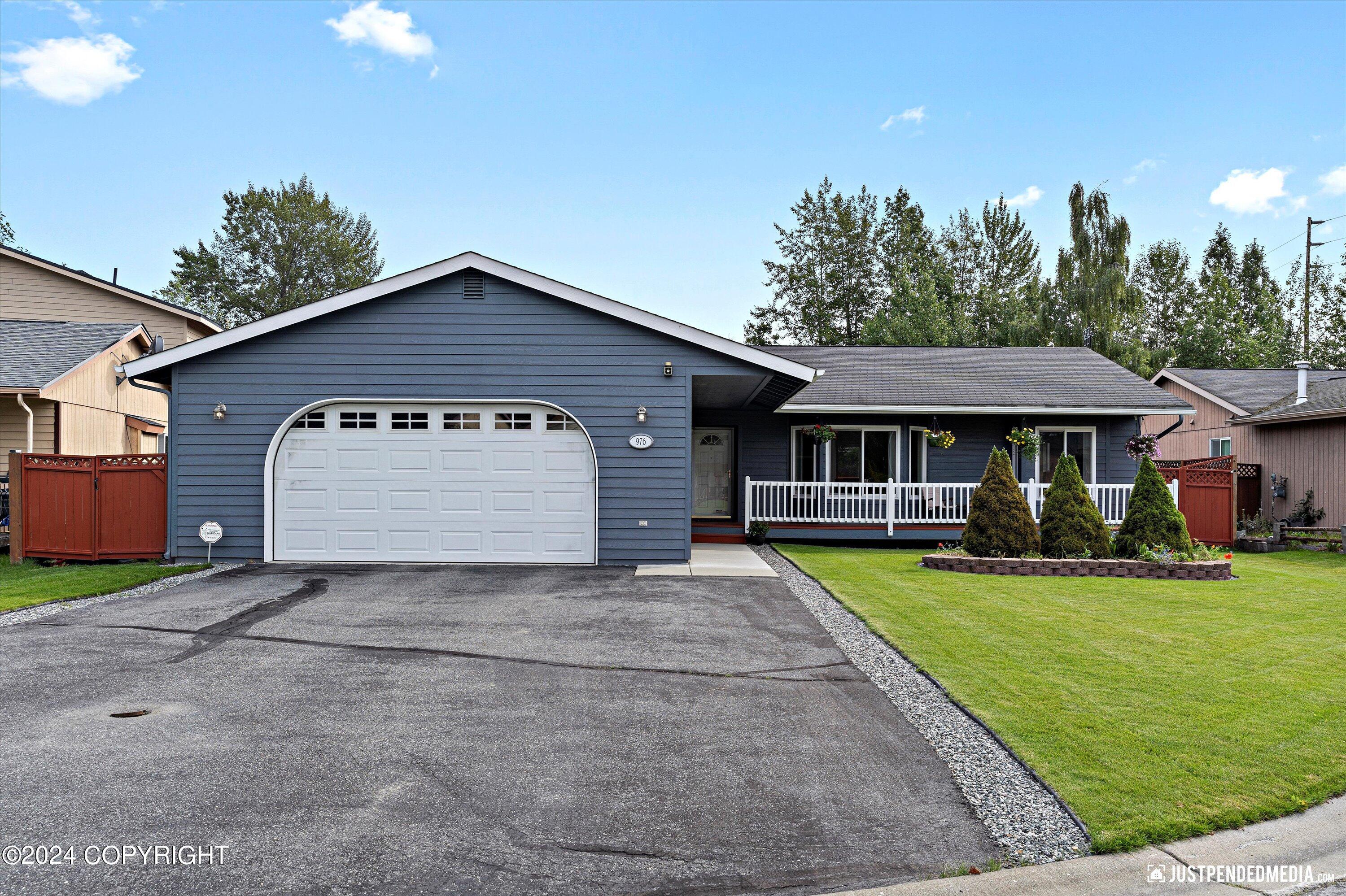 976 Shakespeare Circle